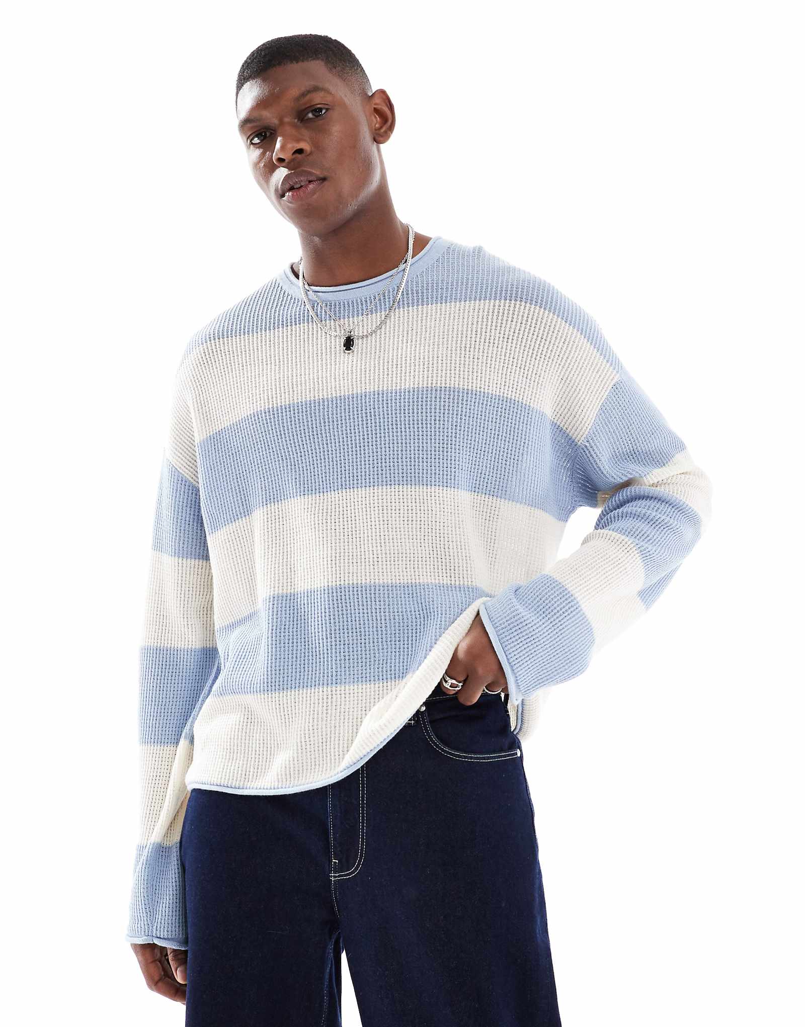 Свободный вязаный свитер с длинным рукавом из хлопка в синюю полоску 10190₽