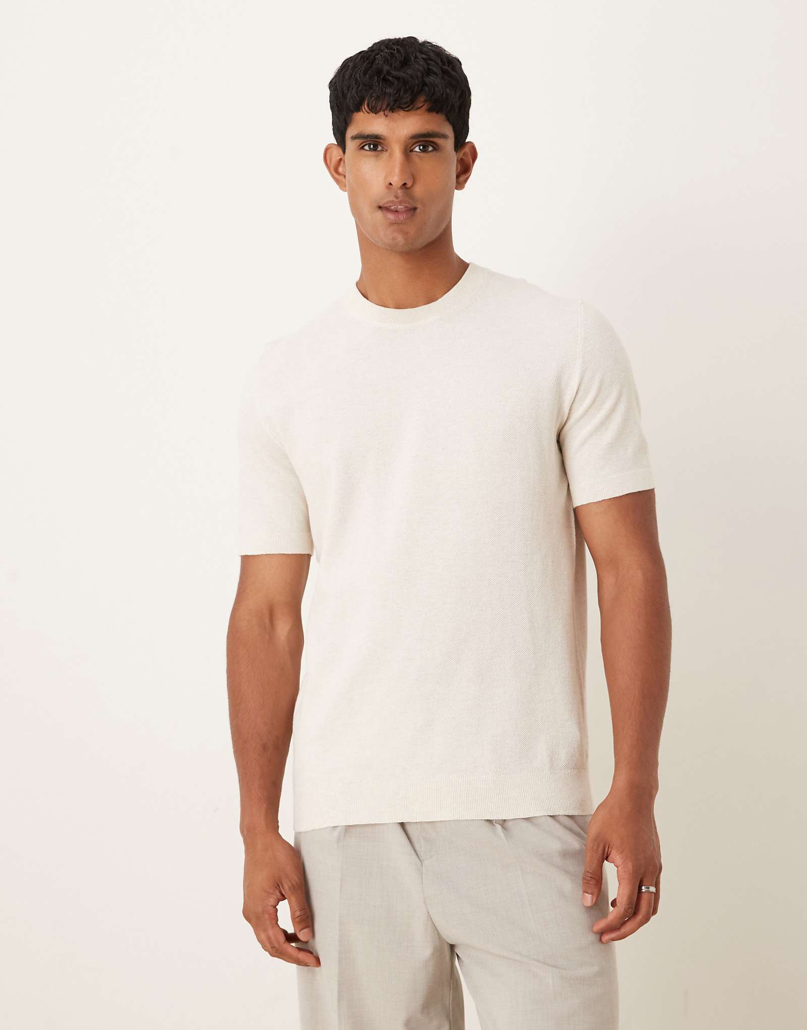 Футболка из тонкого трикотажа из смеси хлопка Mango бежевого цвета 8190₽