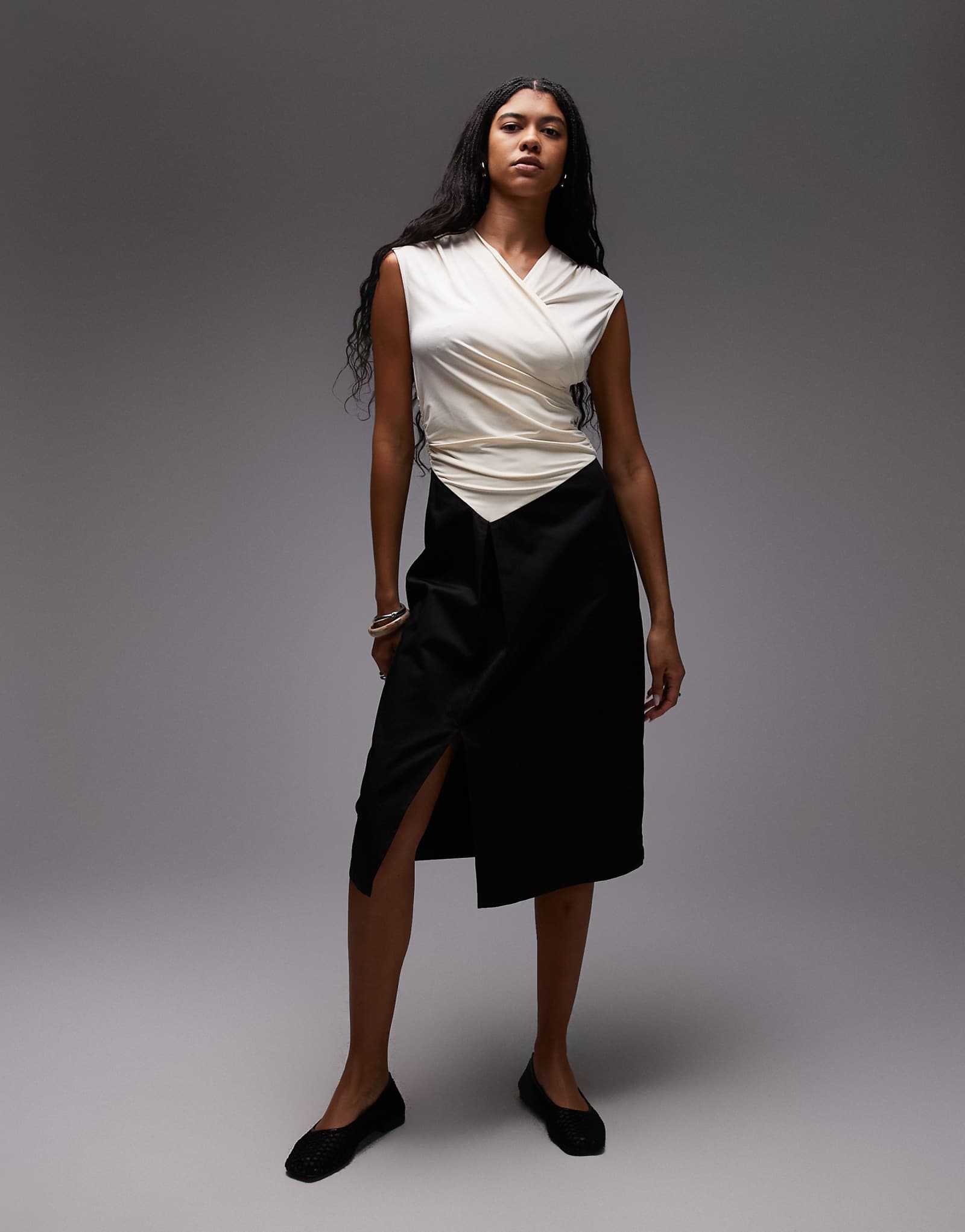 Платье миди LAAGAM selena с драпированным эластичным лифом и сшитой на заказ юбкой черного и экрю цветов