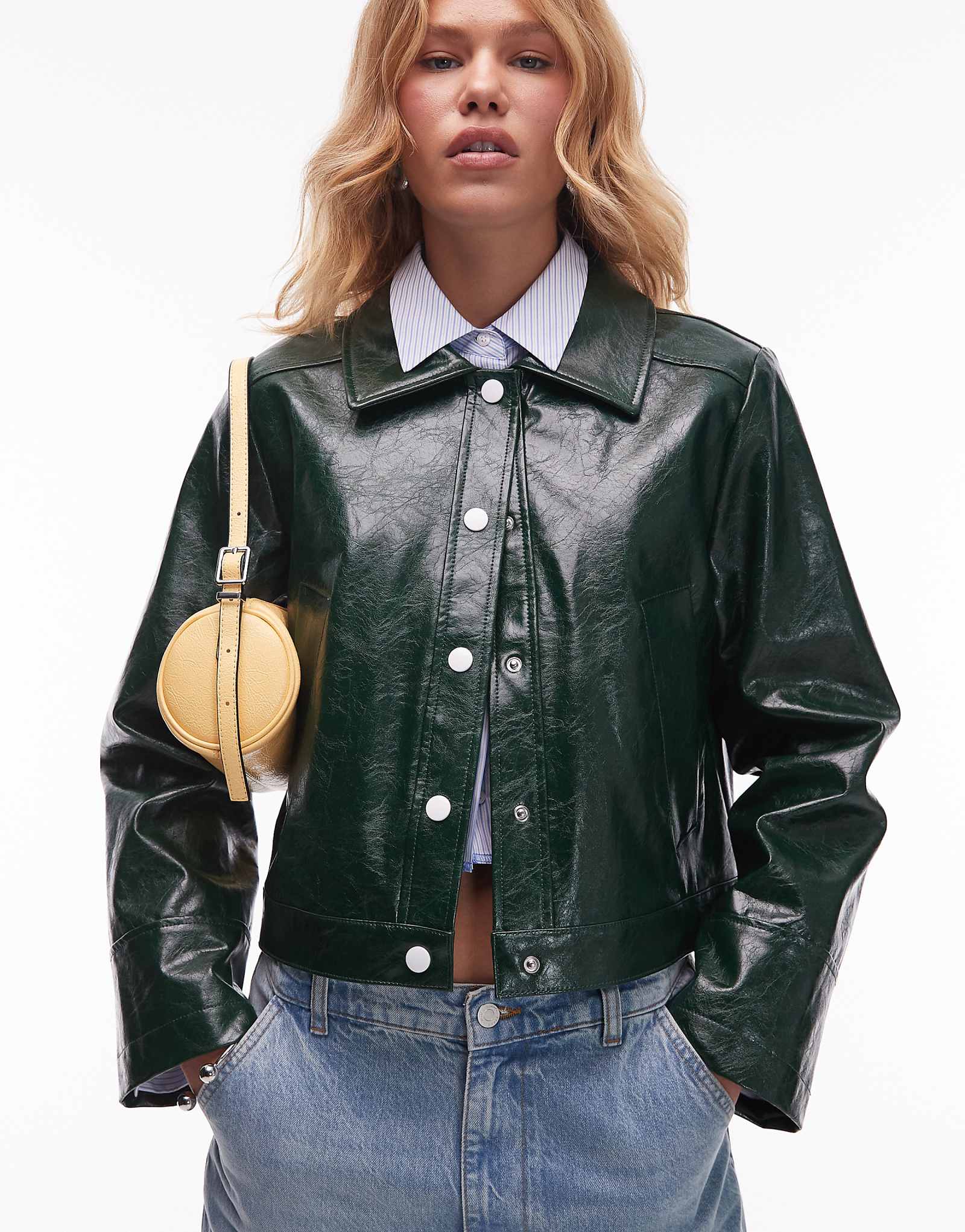 Короткий приталенный жакет LAAGAM lena зеленого цвета 53090₽