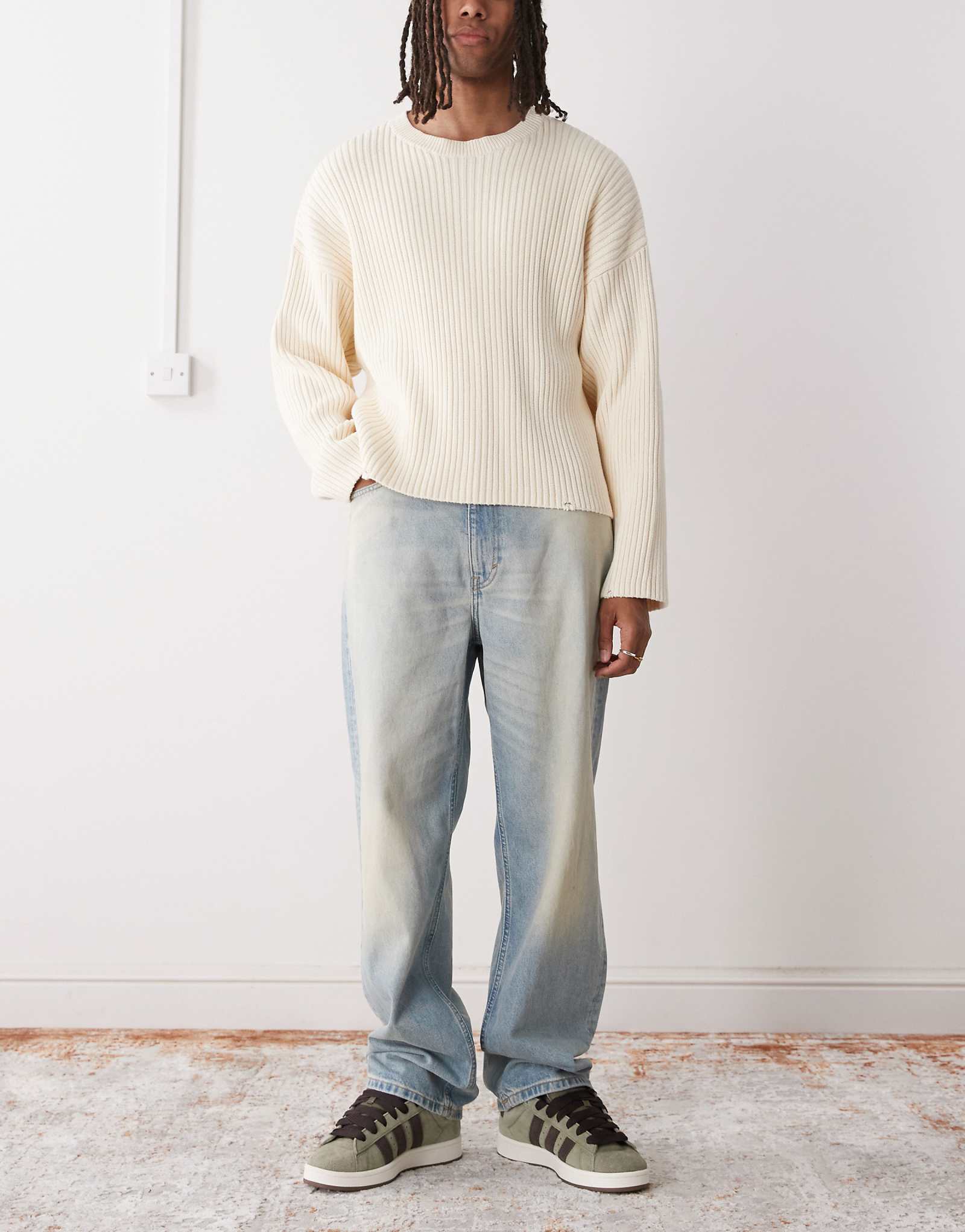 Мешковатые джинсы свободного кроя Weekday Galaxy светло-голубого цвета поношенные после стирки 13190₽