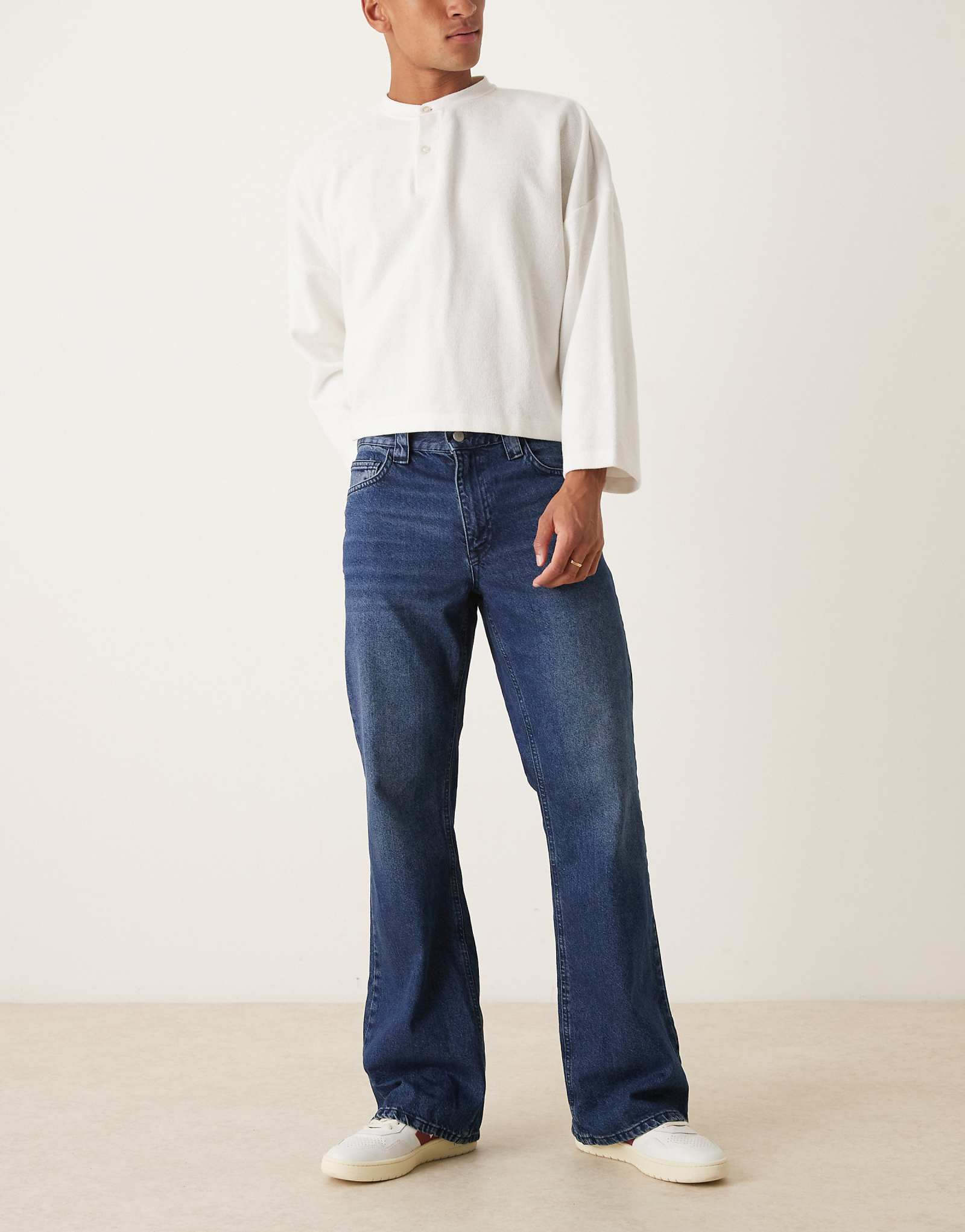 Джинсы-клеш ASOS DESIGN темно-синие 10190₽