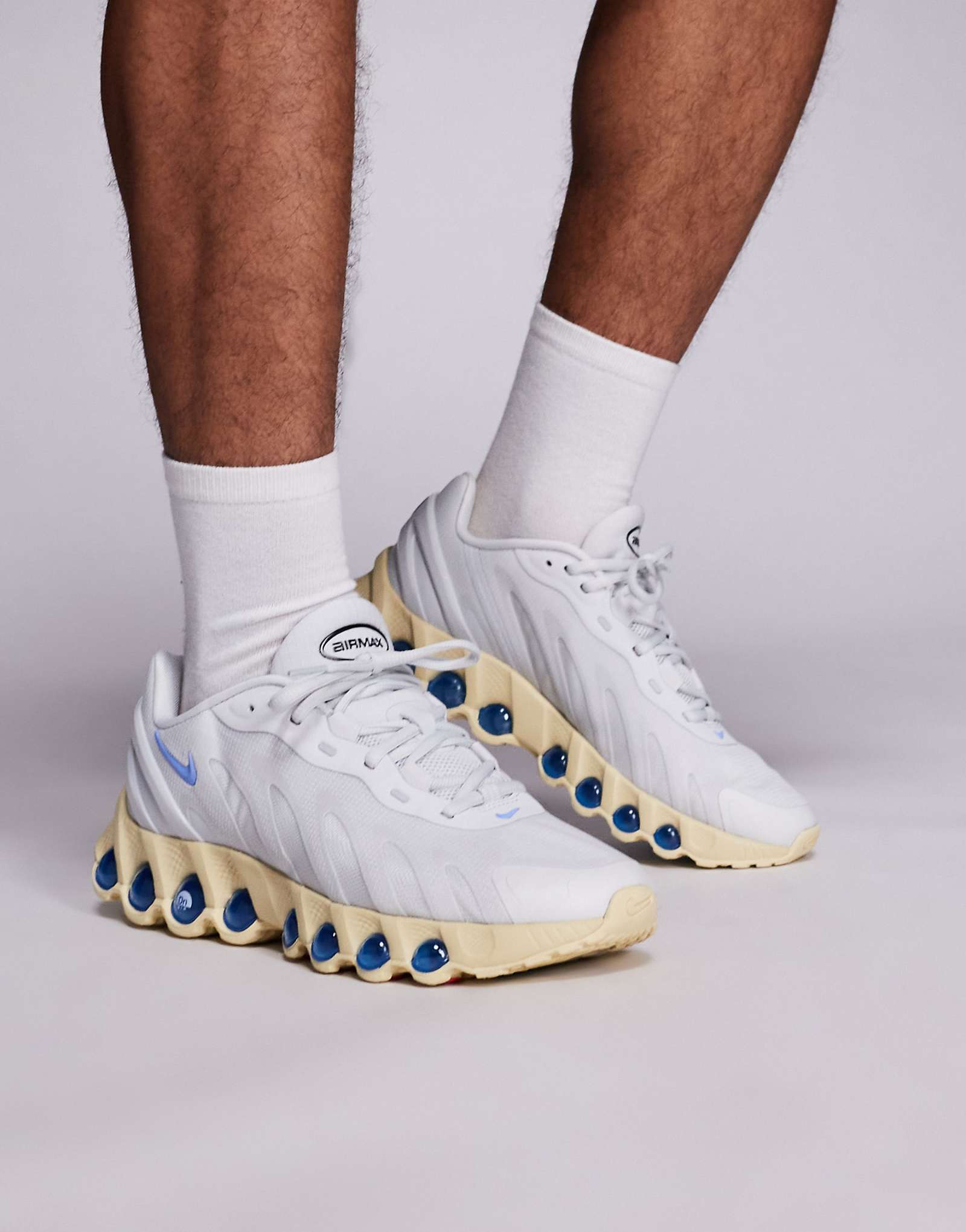 Кроссовки Nike Air Max DN8 серого и черного цветов 36790₽