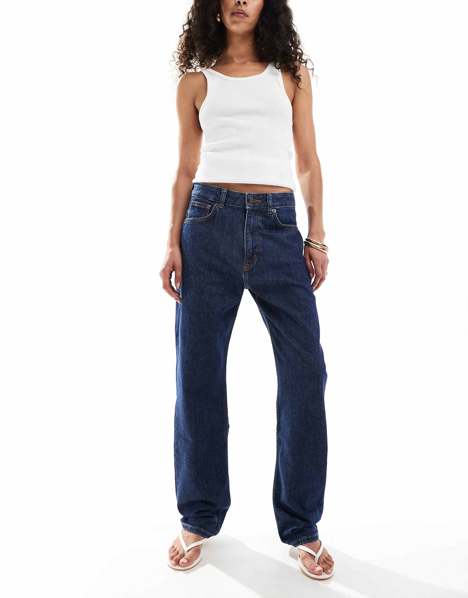 Джинсы прямого кроя Hugo Blue Elyah темно-синего цвета 17090₽