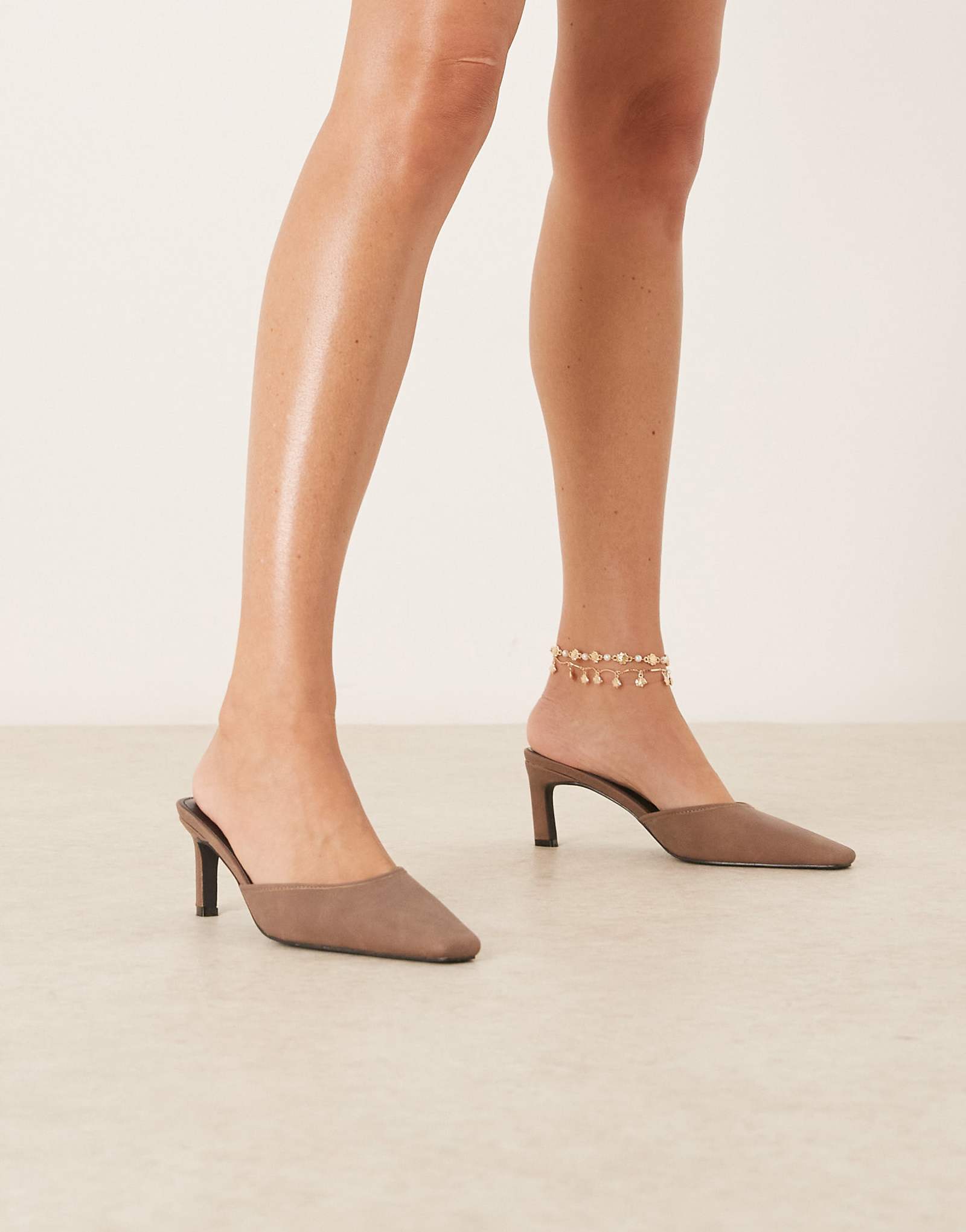 Мулы на каблуках RAID Alya в потертом коричневом 9990₽