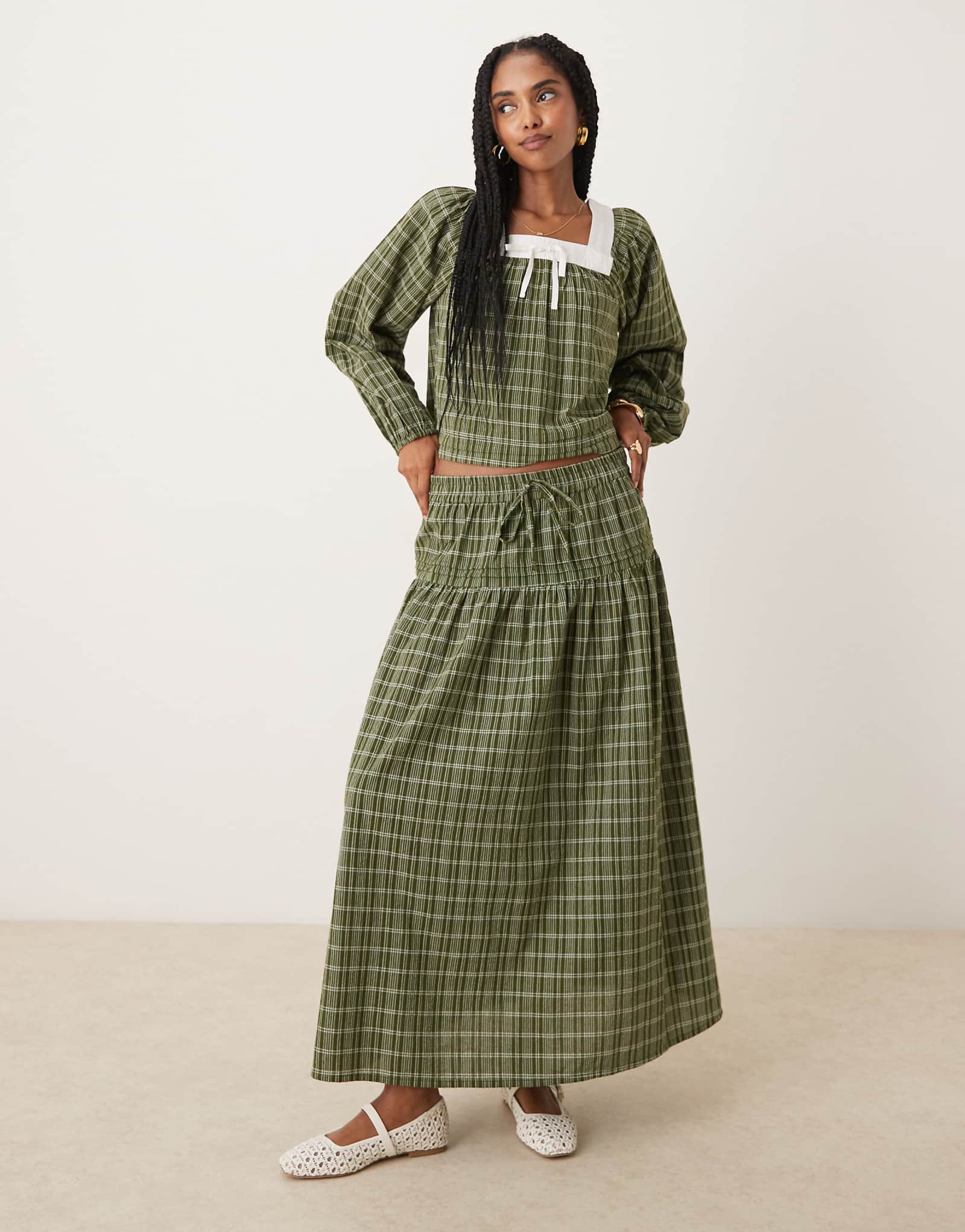 Бежевая юбка мидакси в клетку из неоновой розы в несколько слоев 15190₽