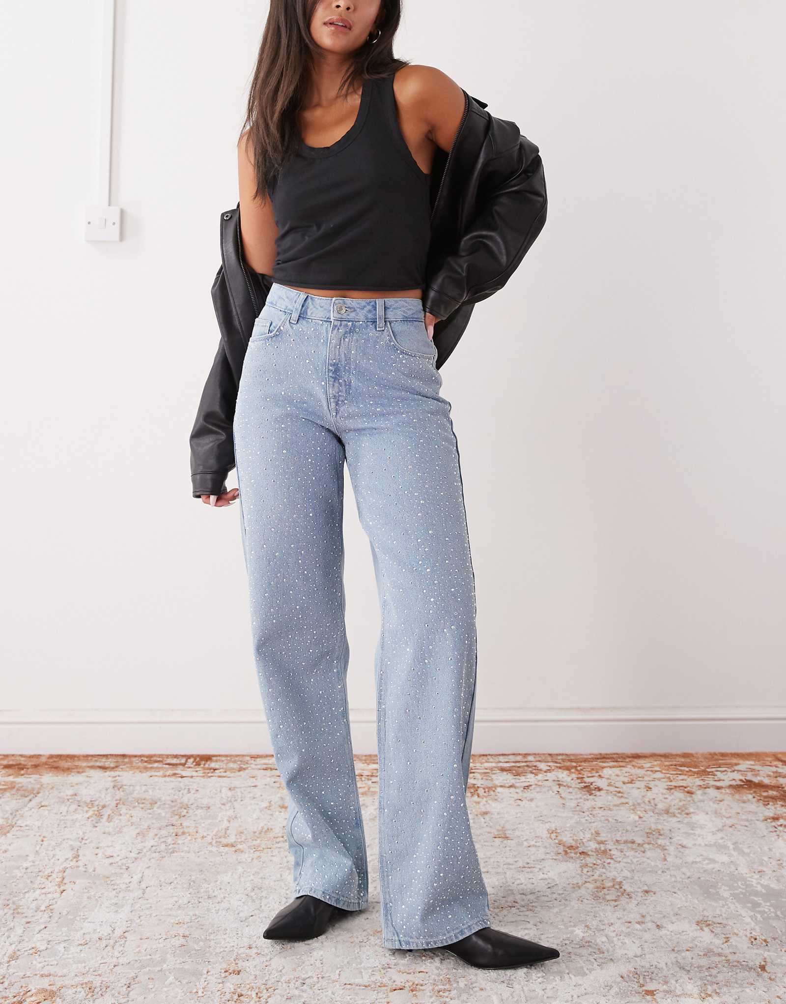 Джинсы свободного кроя Noisy May Jannel со стразами на высокой талии светло-голубого цвета 18390₽