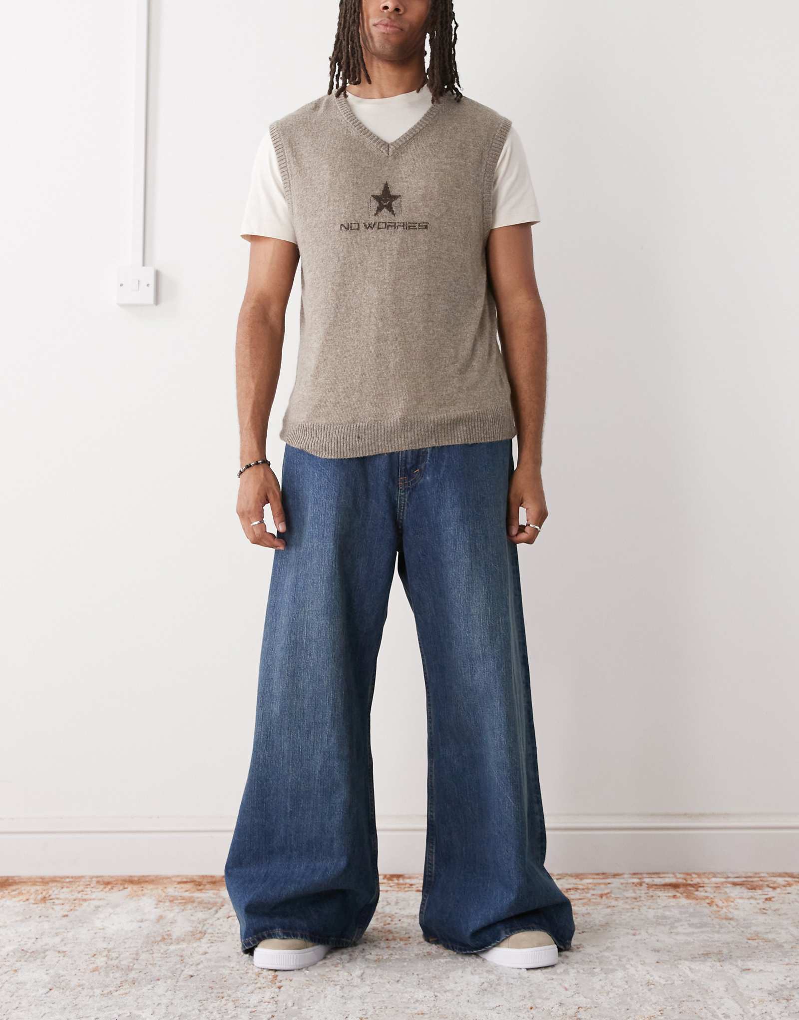 Дешевые облегающие джинсы Monday rad super с широкими штанинами темно-синего цвета 11790₽