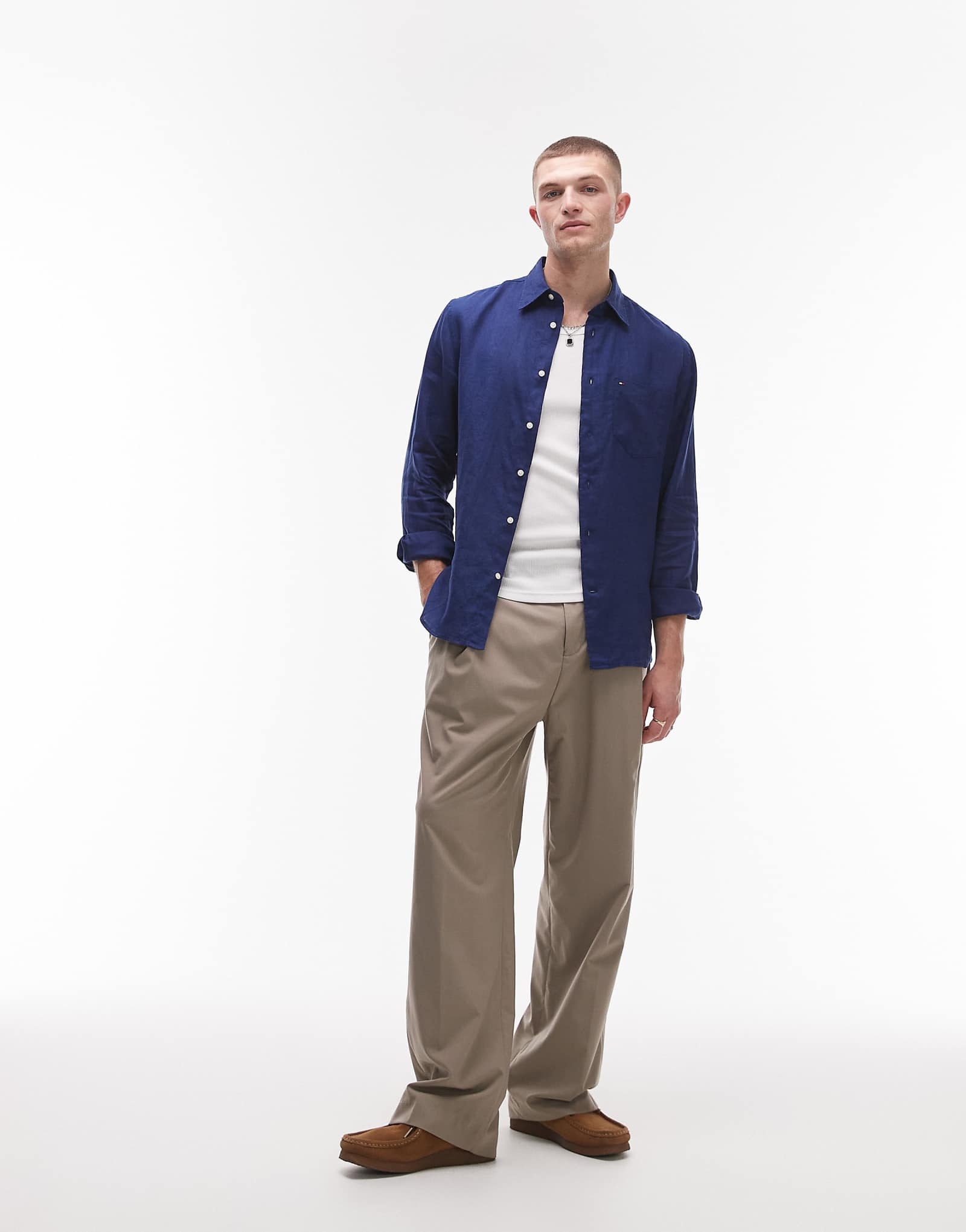 Темно-синяя льняная рубашка с длинным рукавом от Tommy Hilfiger 33090₽