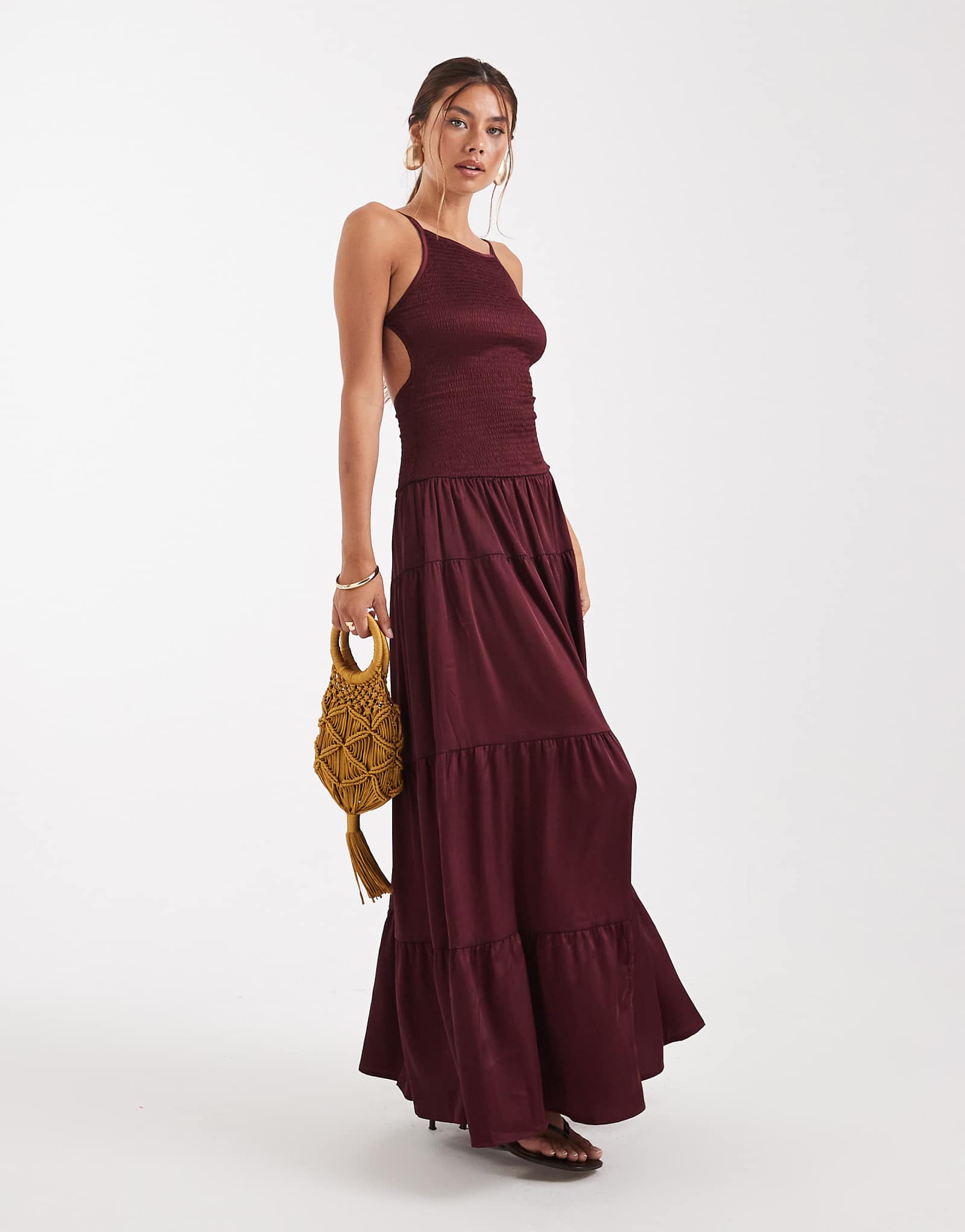 У нас было макси-платье с заниженной талией сливового цвета