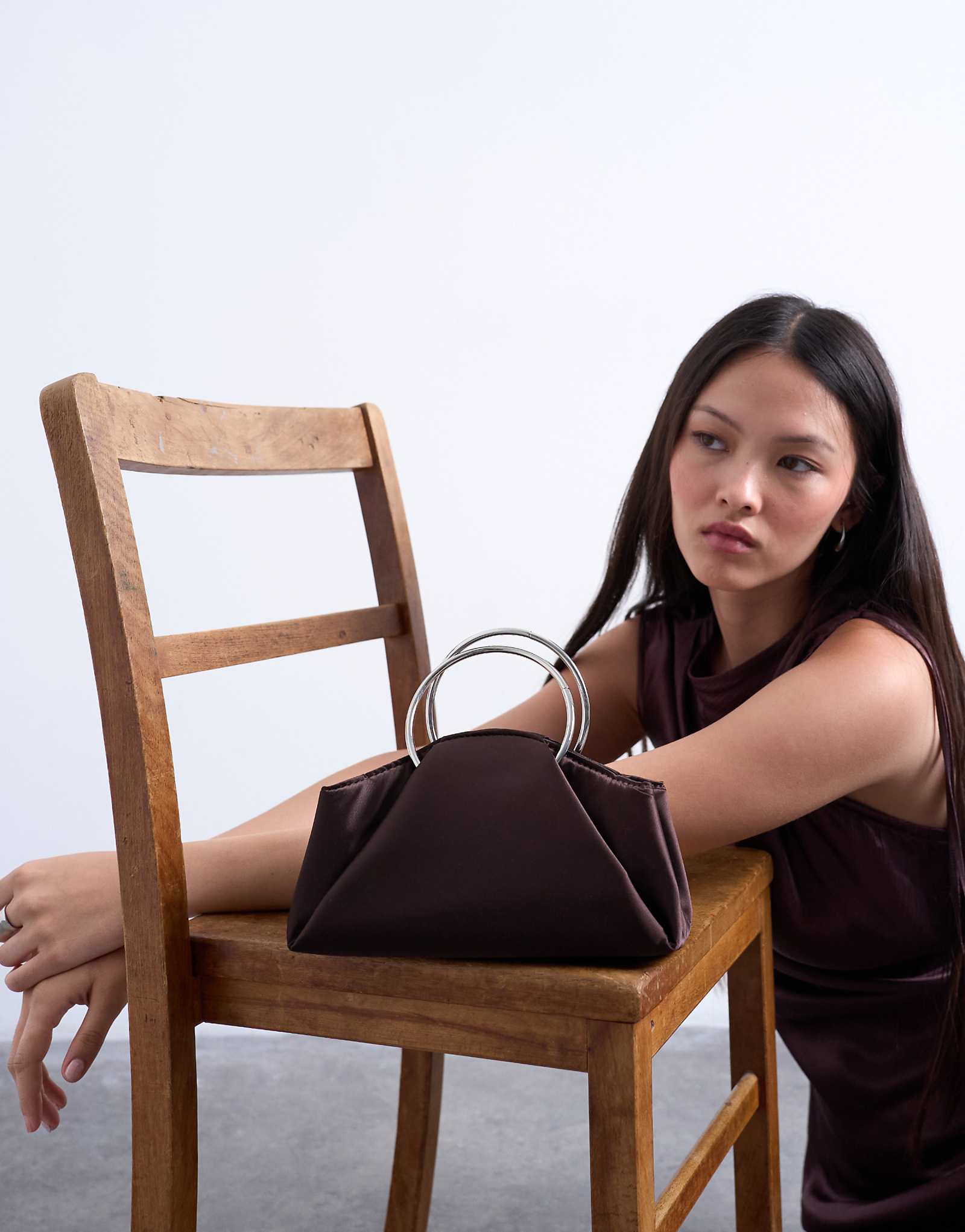 Сумочка Topshop Ginny с металлической ручкой шоколадного цвета 9790₽