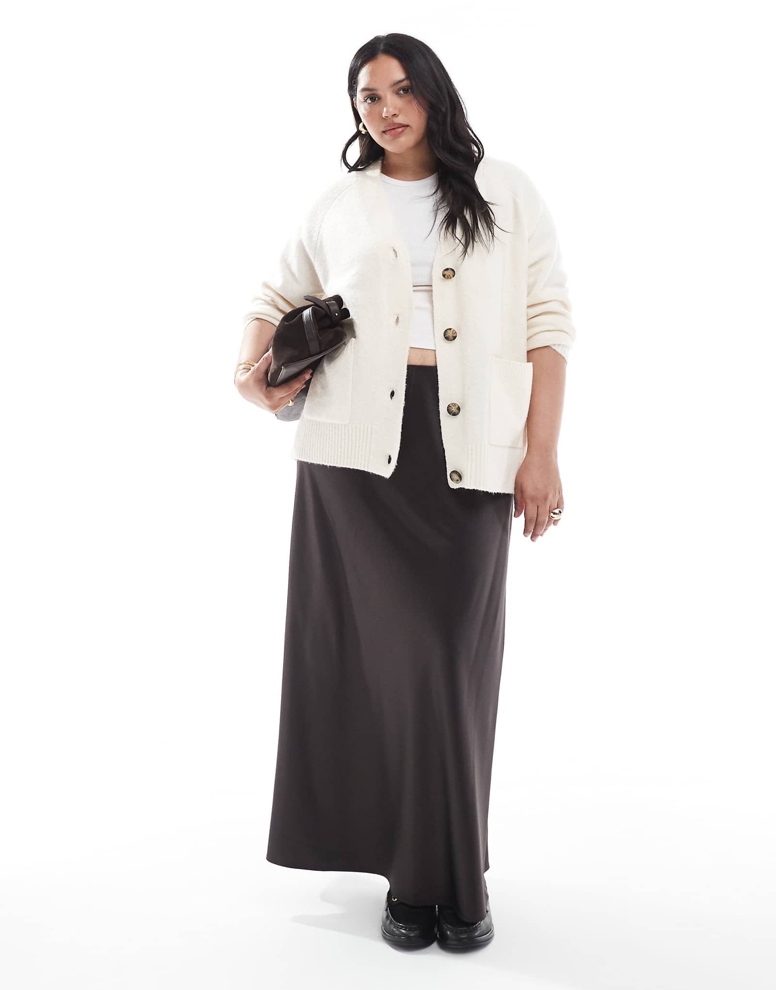 Атласная юбка миди с уклоном Vero Moda Curve шоколадного цвета 9990₽