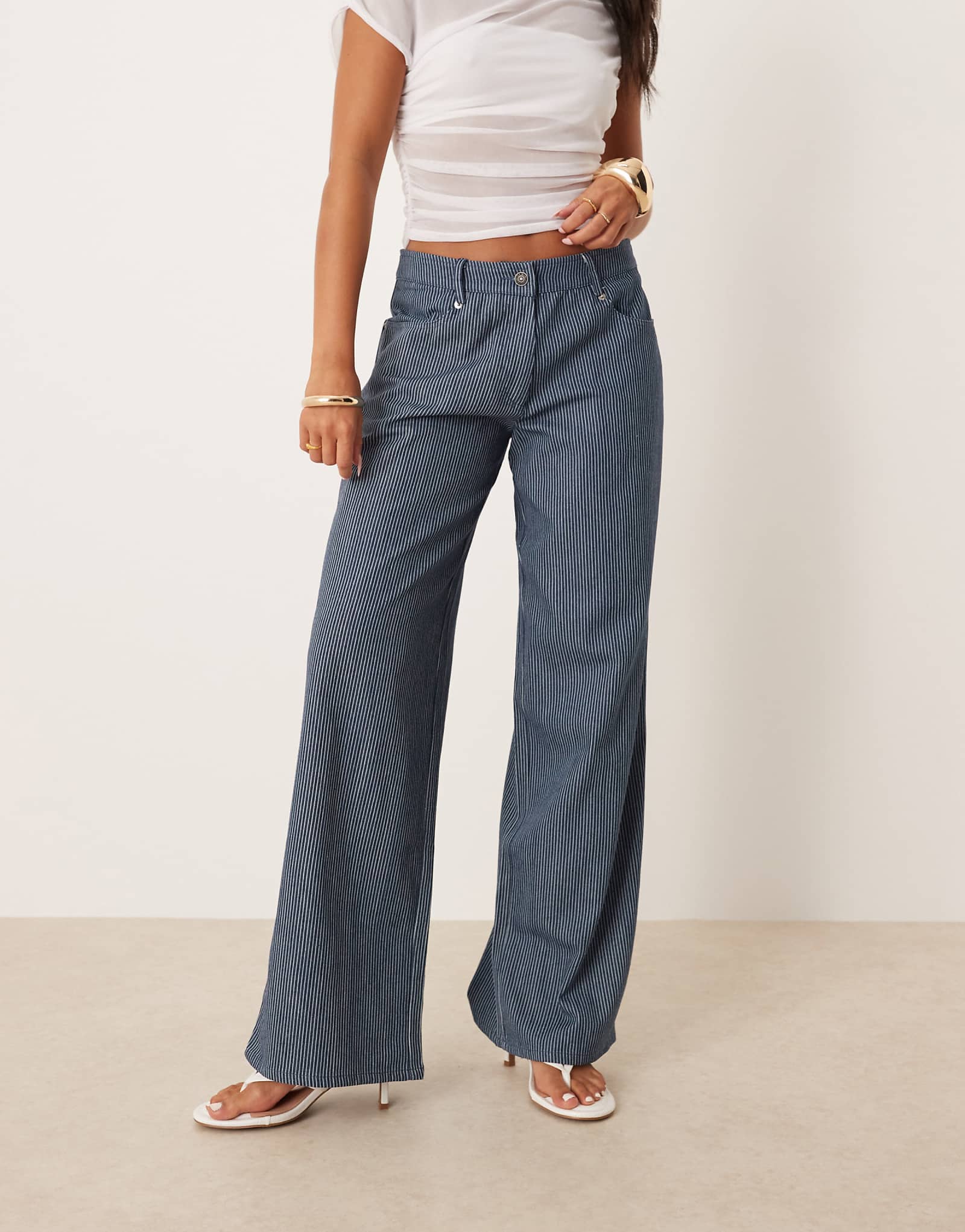 Просторные очень широкие брюки в полоску цвета индиго для мотеля 17990₽