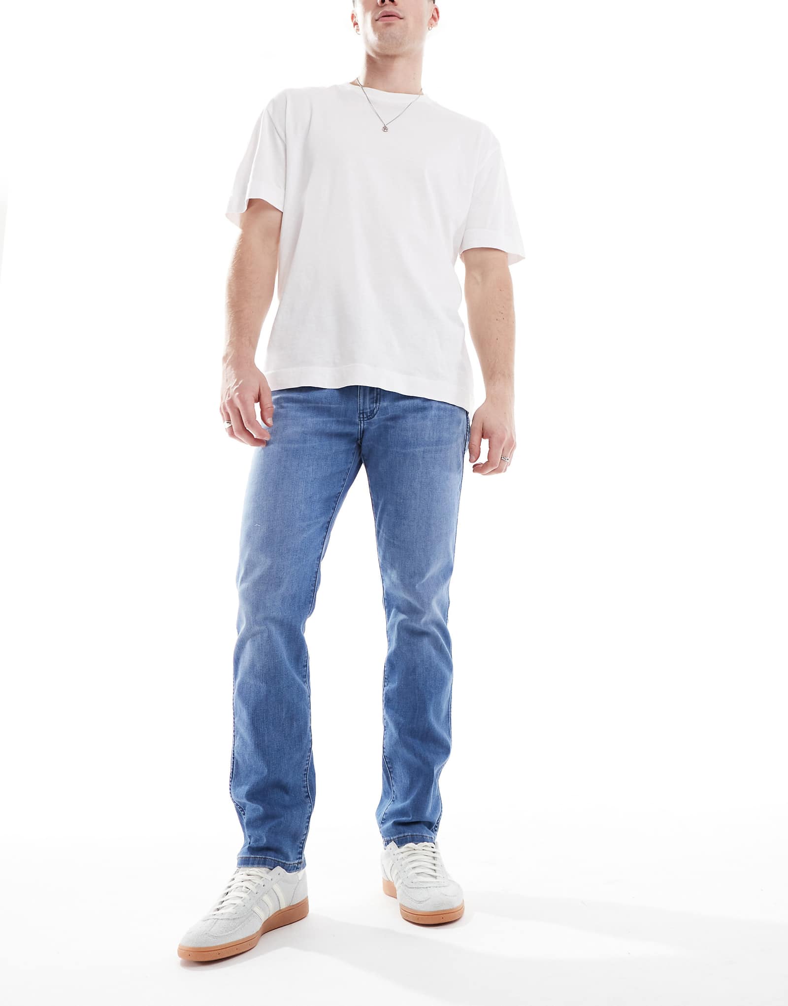 Джинсы зауженного кроя Wrangler Larston синего цвета средней плотности