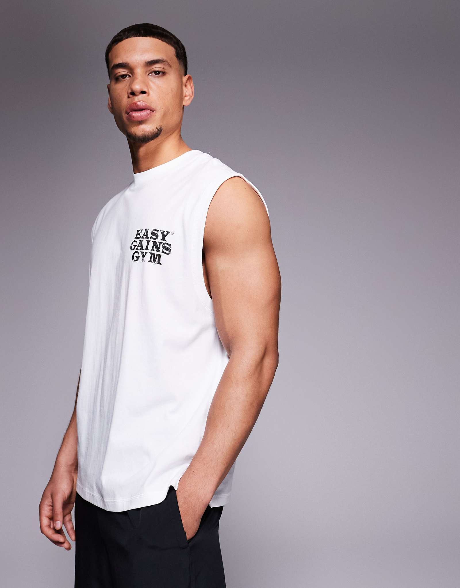 4505 хлопковая тренировочная майка-помпон большого размера с рисунком груди и быстросохнущей отделкой белого цвета 5090₽