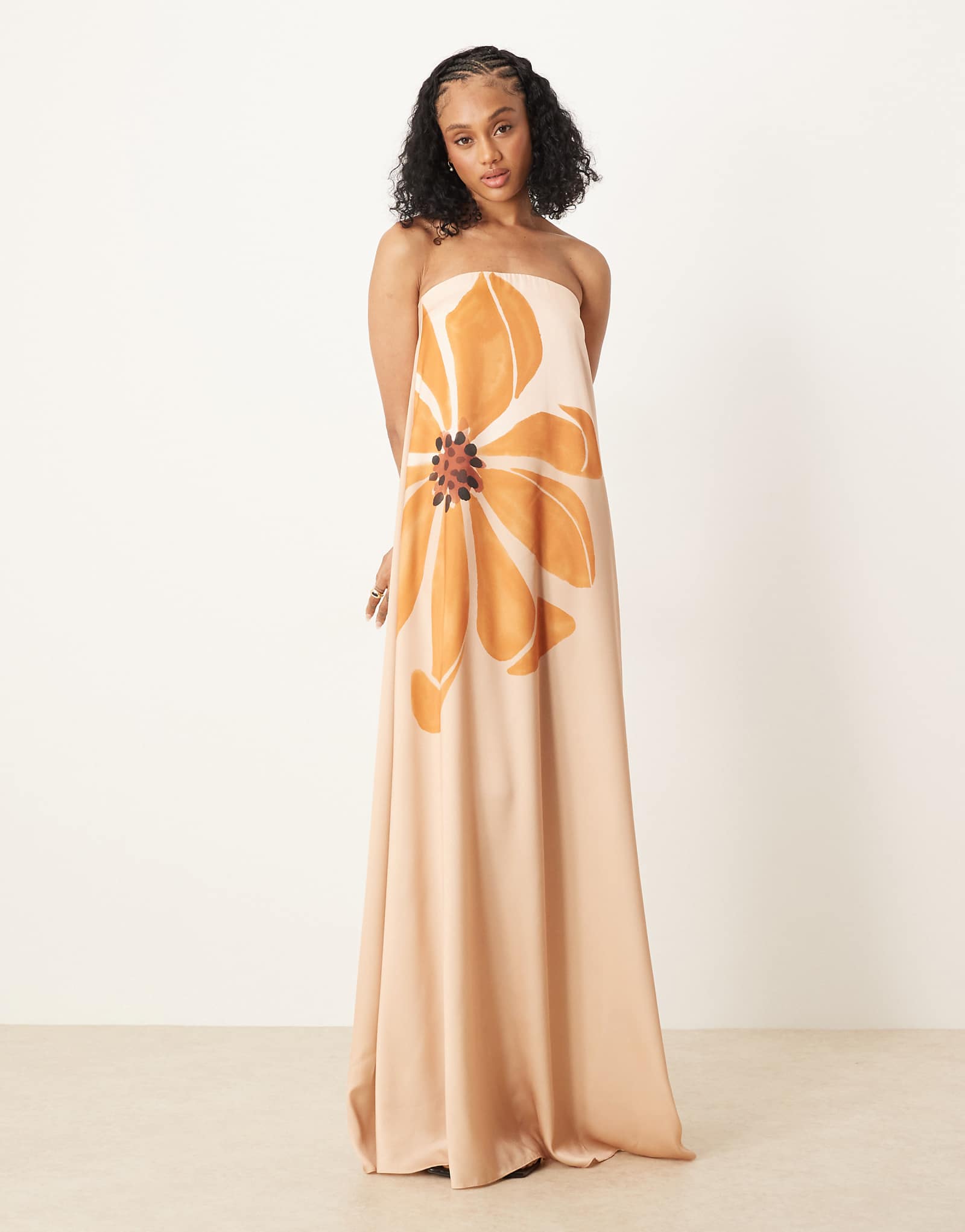 Длинное атласное макси-платье-трапеция в стиле бандо от ASOS DESIGN с желтым цветочным принтом 16290₽