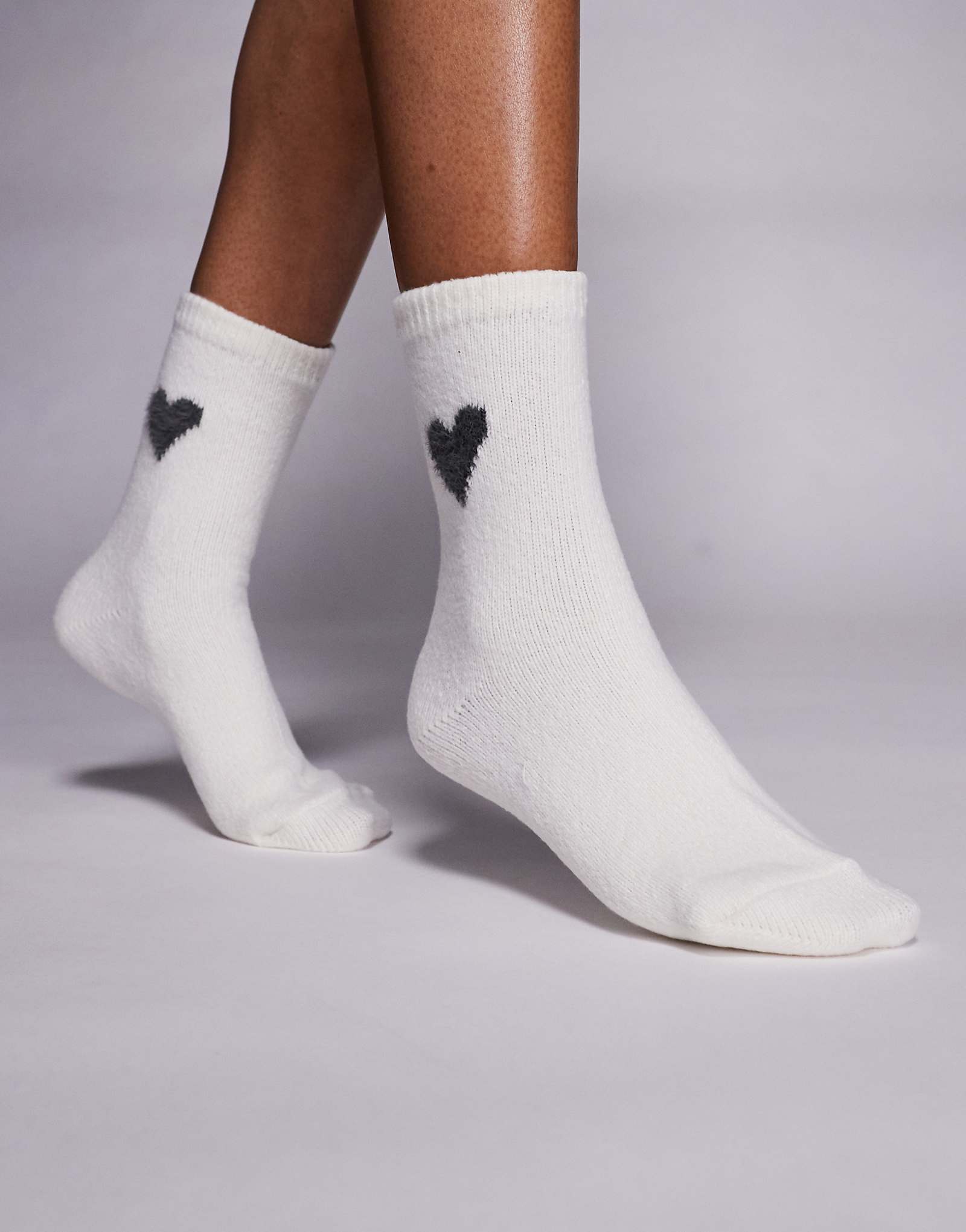 Уютный носок Boux Avenue heart цвета слоновой кости 2890₽