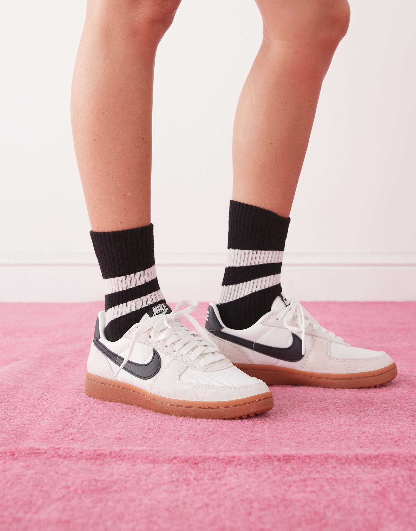 Кроссовки Nike Field General цвета слоновой кости и черного 9690₽