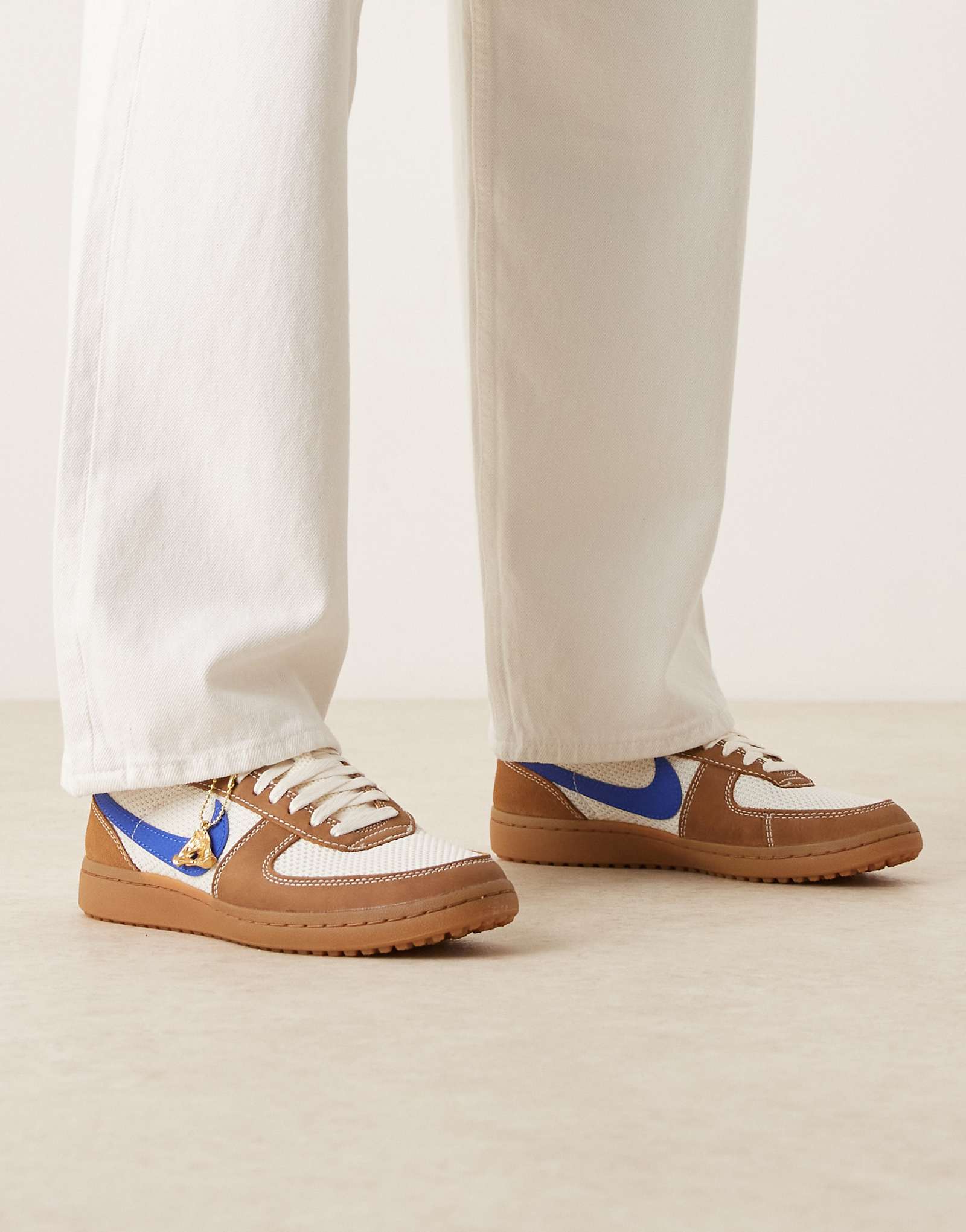 Кроссовки Nike Field General коричневого темно-белого и синего цветов 22490₽