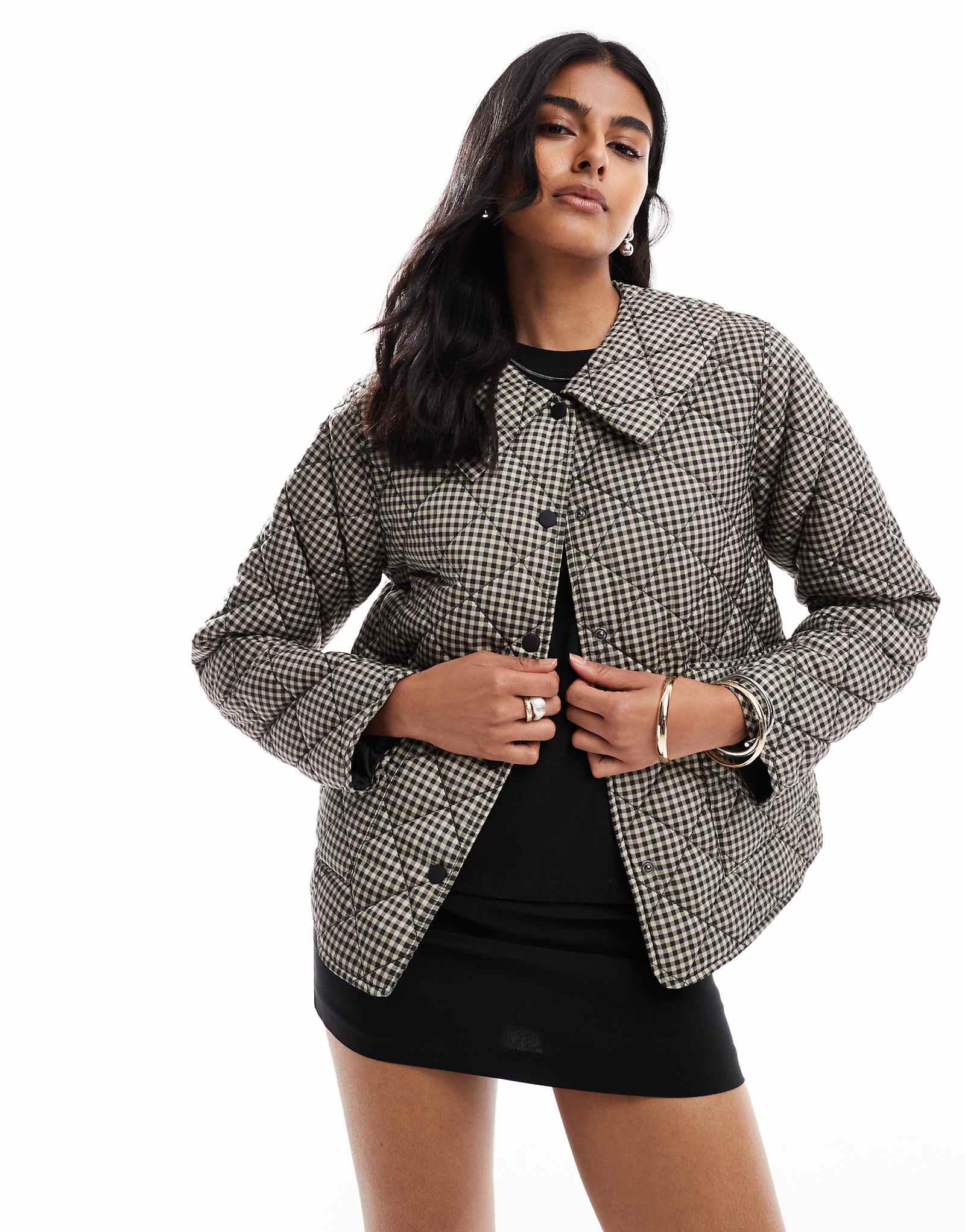 Стеганая куртка с единственным воротником в бежевую полоску 17590₽