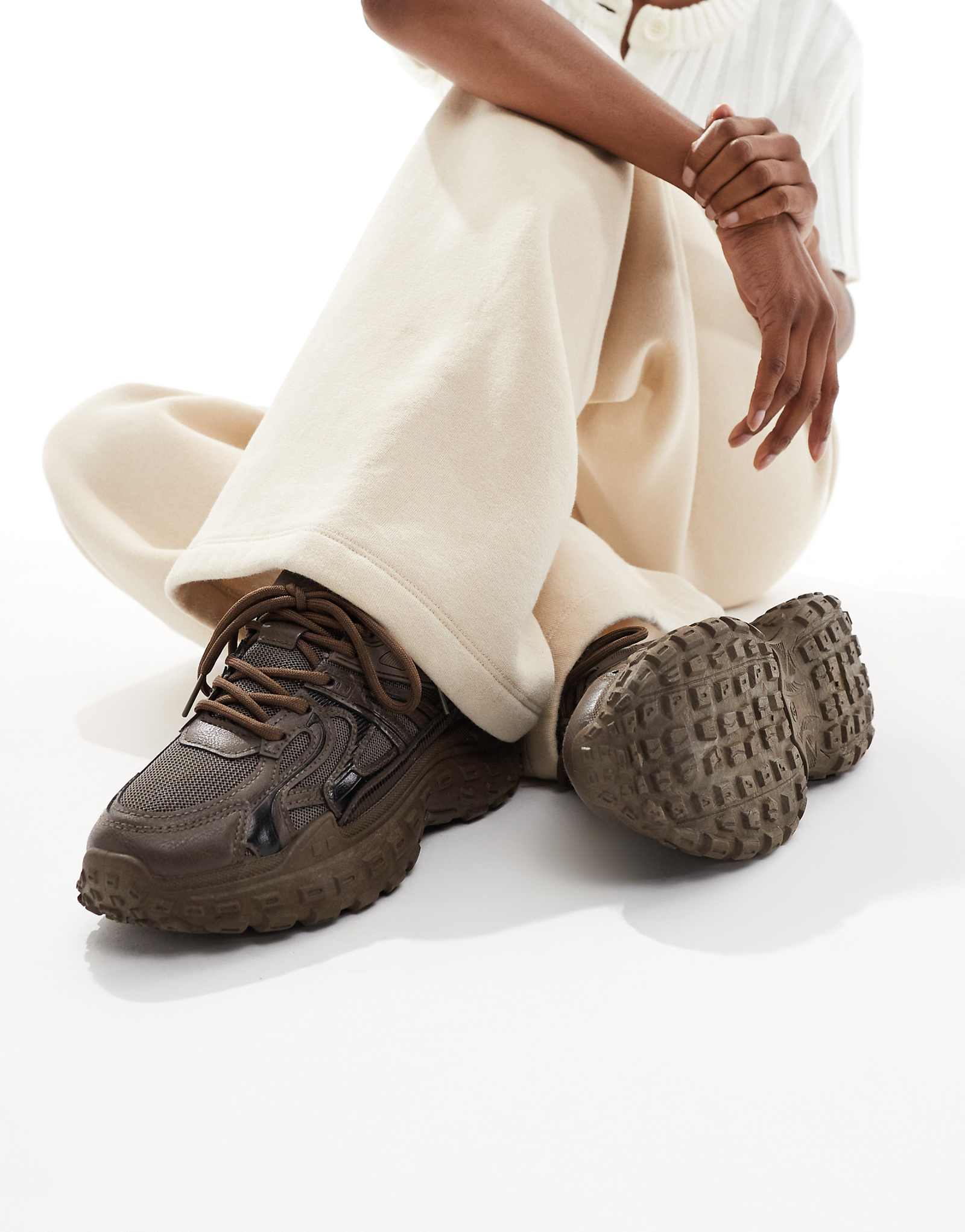 Массивные кроссовки SEQWL Wolf шоколадного цвета 8990₽