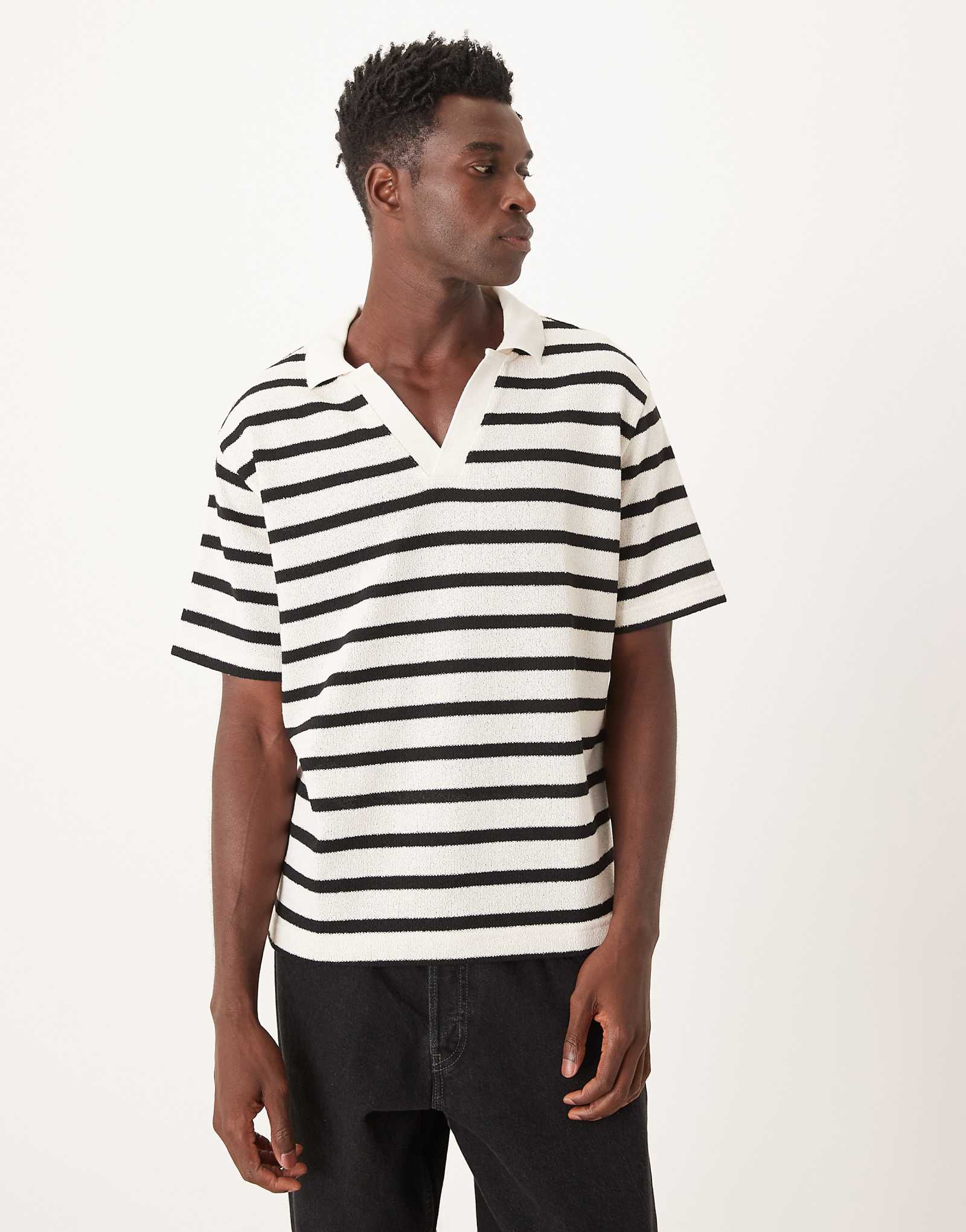 Непринужденный топ-поло с коротким рукавом из хлопковой смеси Mango в черно-белую полоску 10190₽