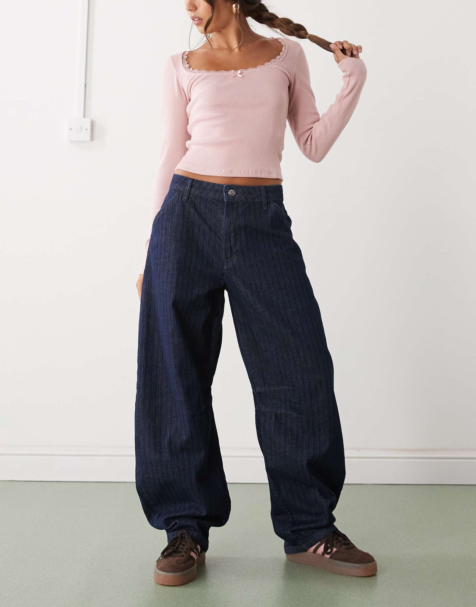 Джинсы-бочонки COLLUSION в лазерную полоску - часть комплекта 11590₽