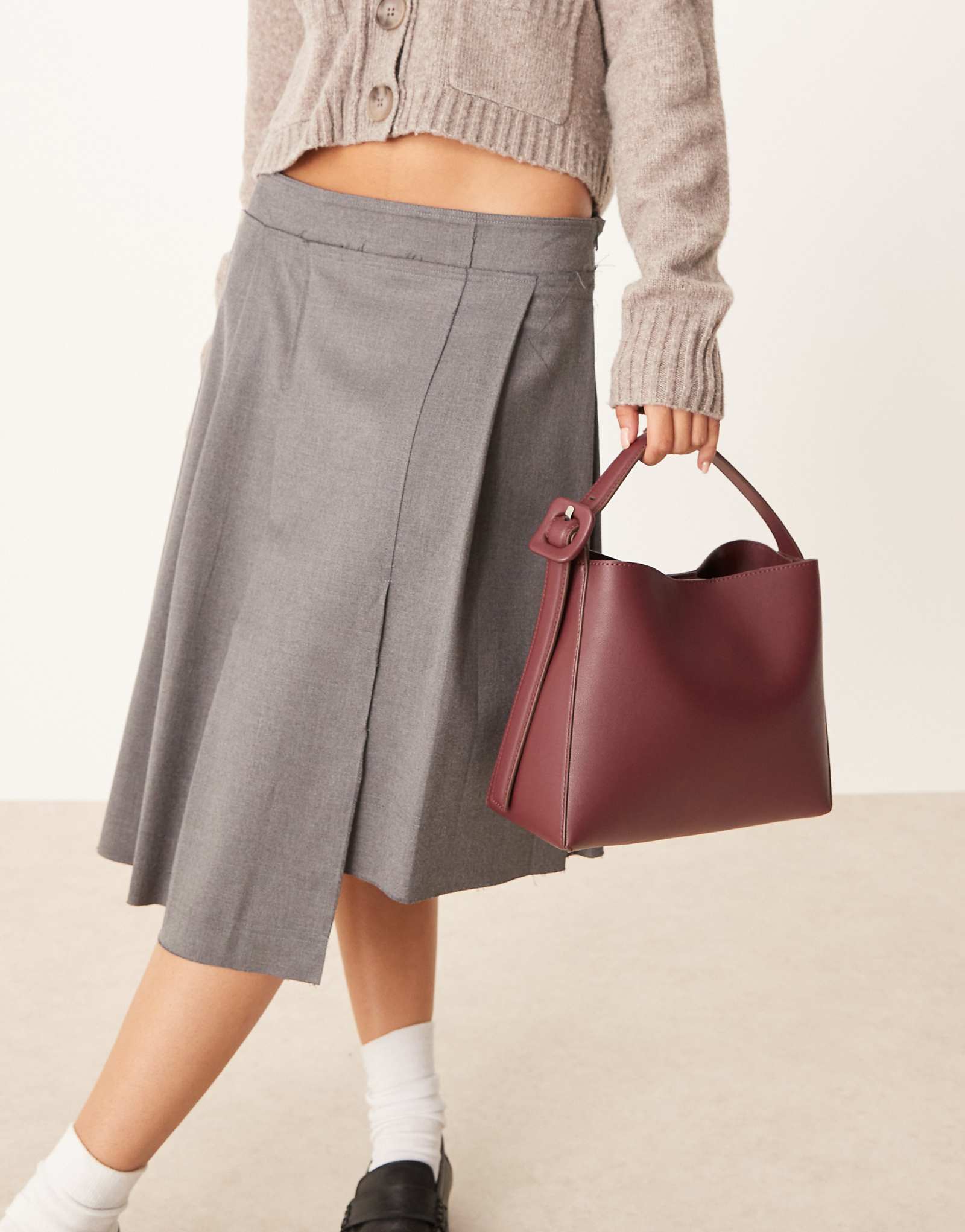 Сумка через плечо из искусственной кожи Mango вишнево-красного цвета 14290₽