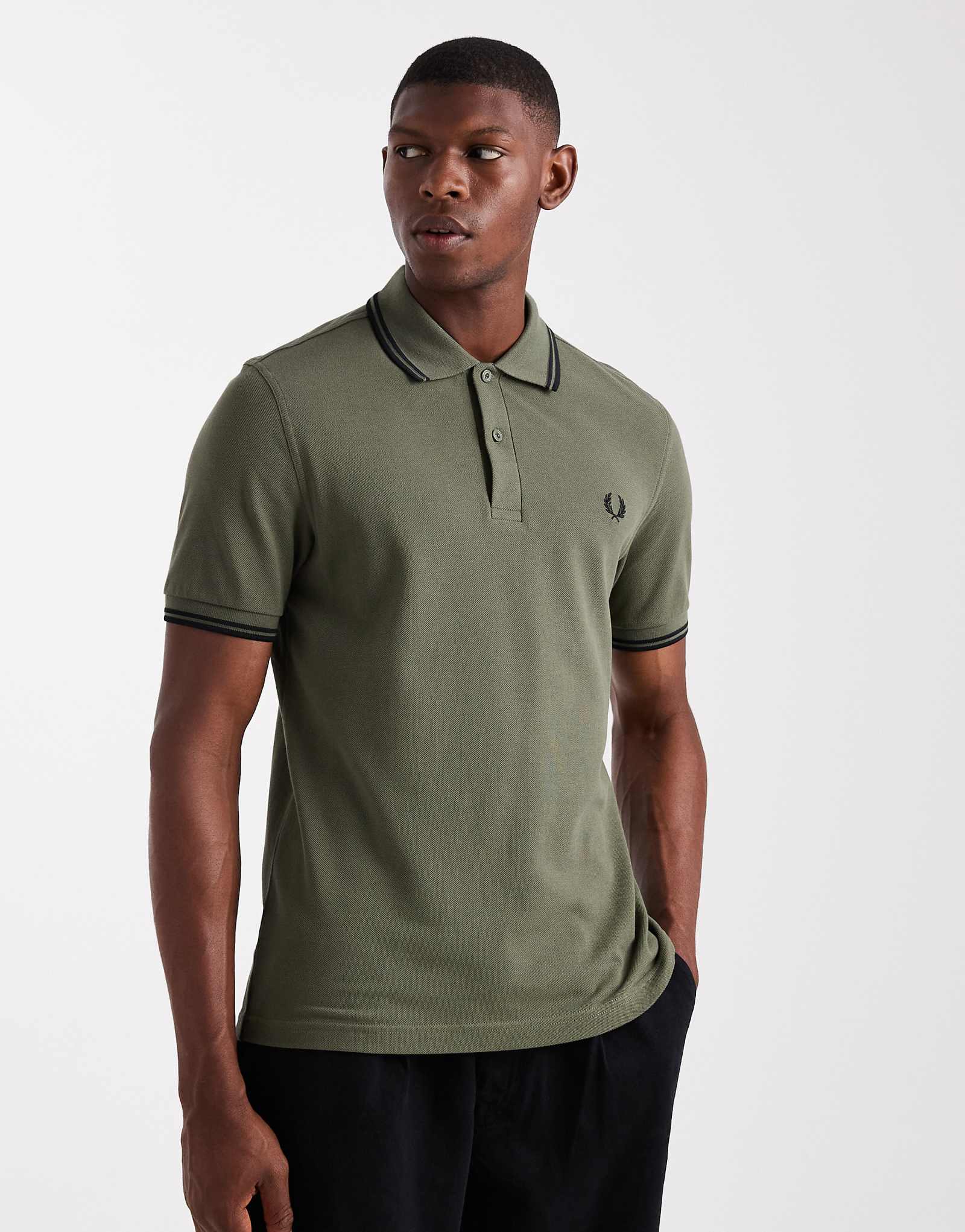 Футболка-поло Fred Perry с двойным воротником цвета хаки 19990₽