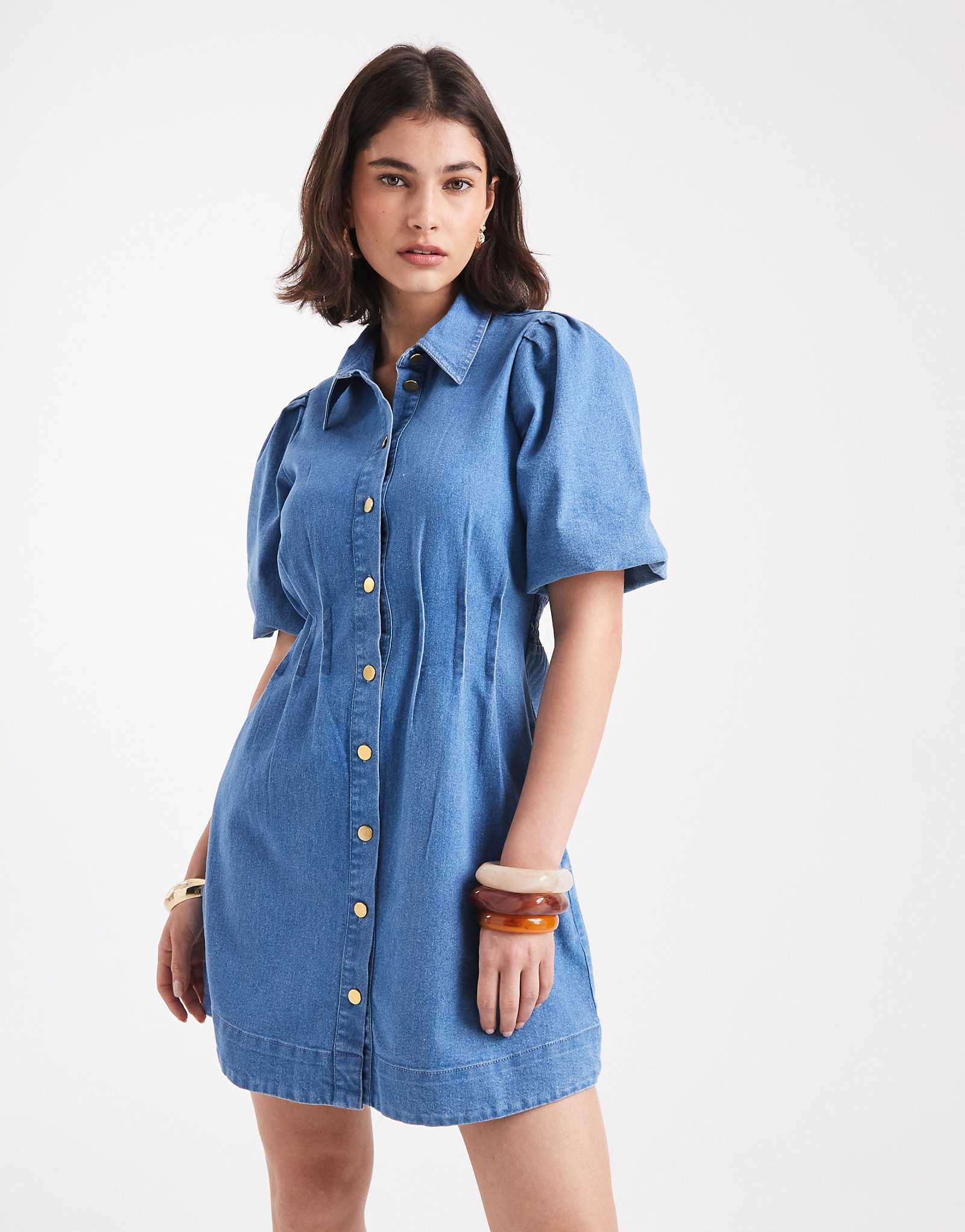 Джинсовое мини-платье Vero Moda с пышными рукавами и плиссированной талией средне-синего цвета 15490₽