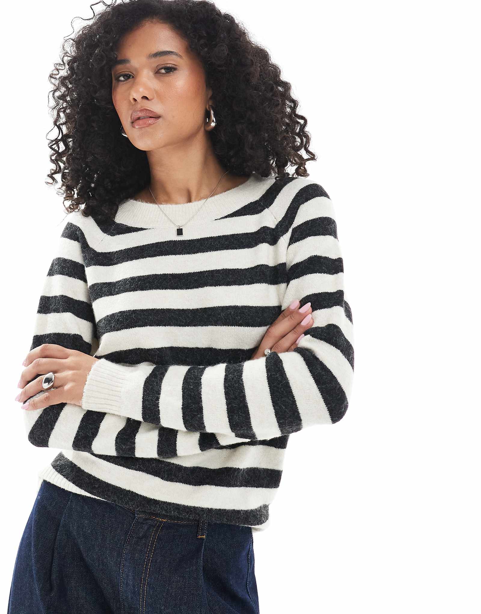Вязаный свитер с круглым вырезом от Vero Moda кремового цвета в черную полоску