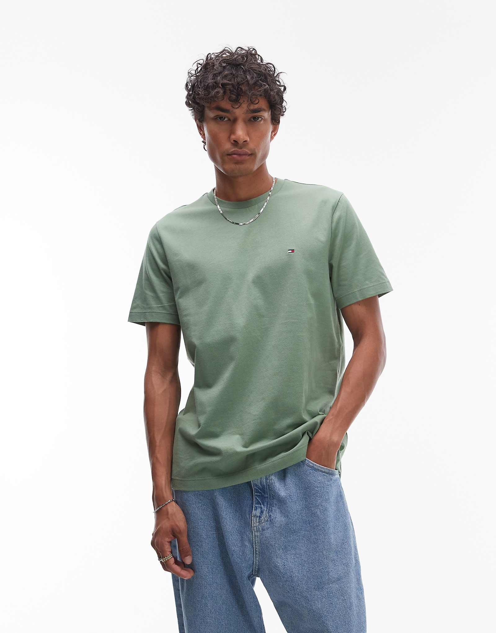 Футболка Tommy Hilfiger essential regular fit светло-зеленого цвета 8090₽