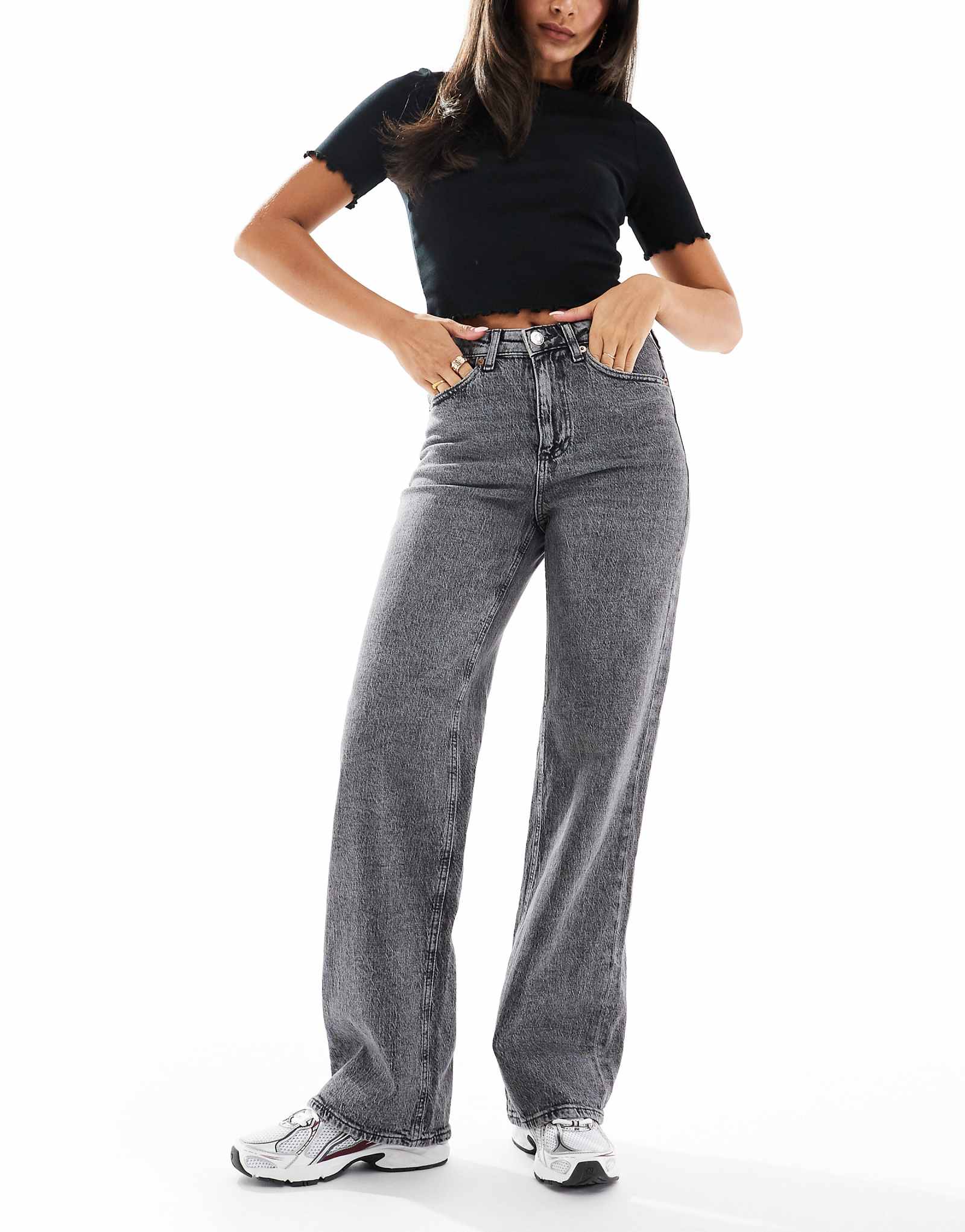 Джинсы Vero Moda Tessa с высокой посадкой и широкими штанинами средне-серого цвета постиранные 17790₽