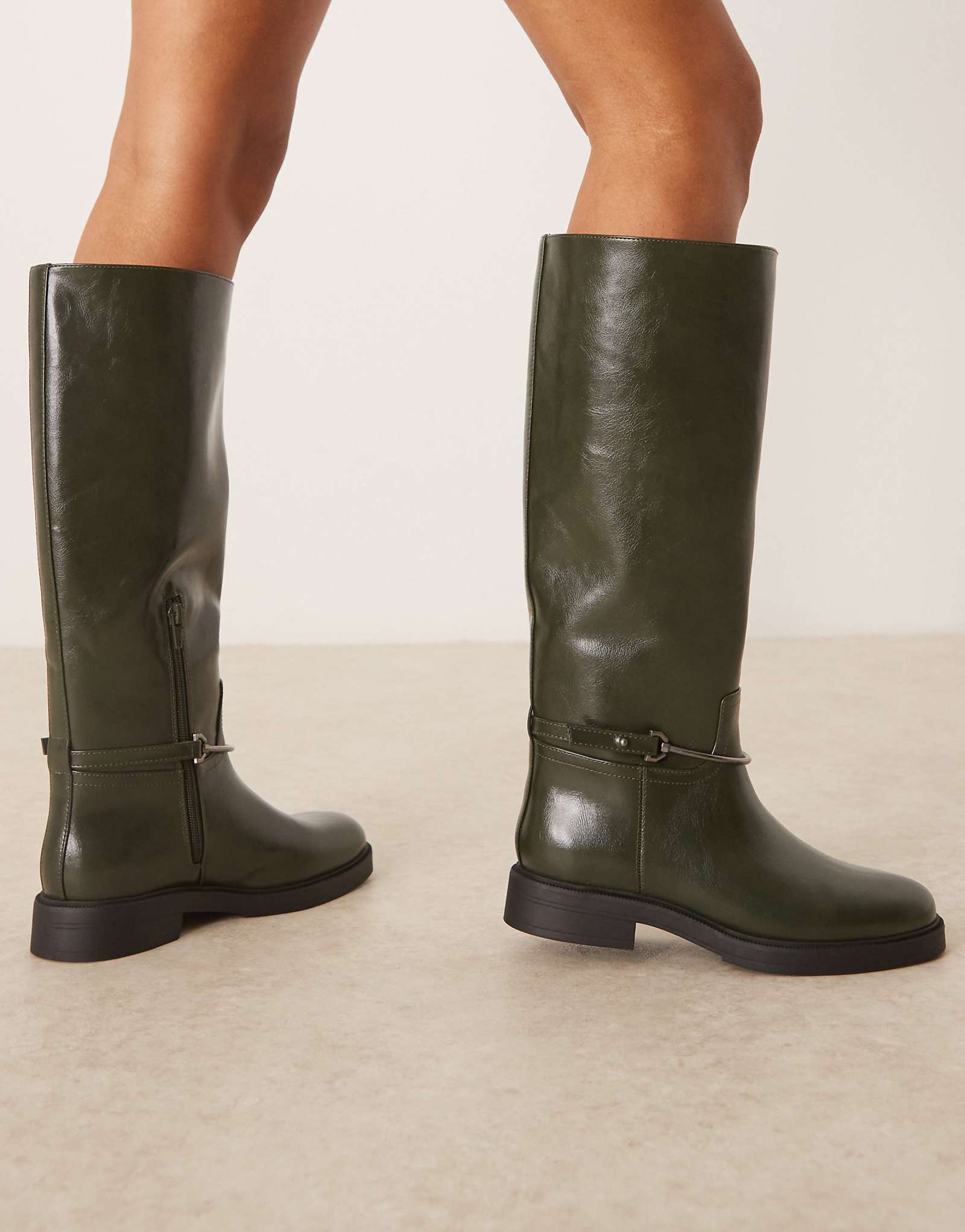 Сапоги для верховой езды Cole на плоской подошве ASOS DESIGN ярко-зеленого цвета с отделкой 12890₽