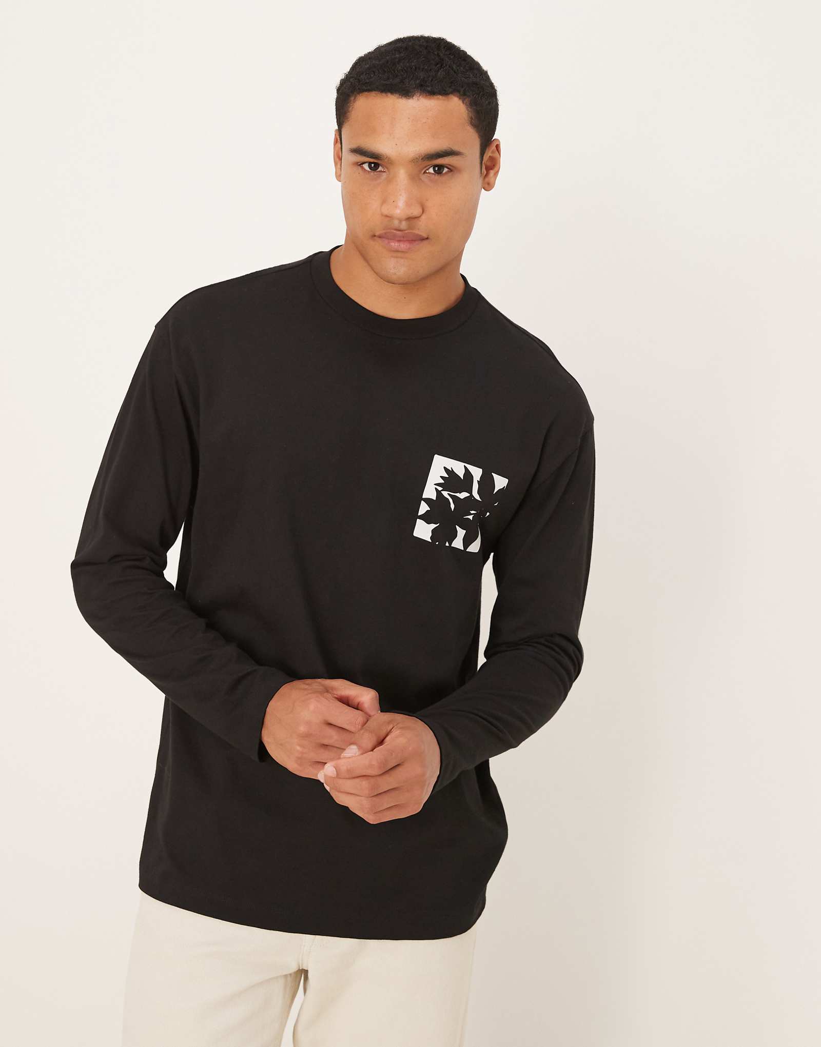Лонгслив ASOS DESIGN с мелким цветочным принтом черный 4190₽