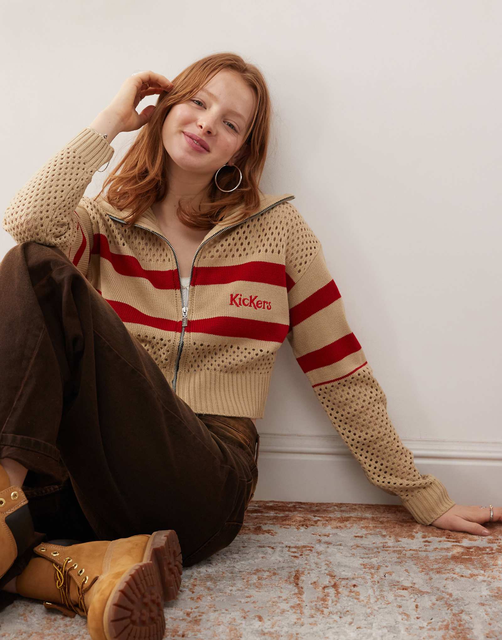 Вязаный кардиган Kickers на молнии с красными ретро-полосками темно-экрю 23690₽