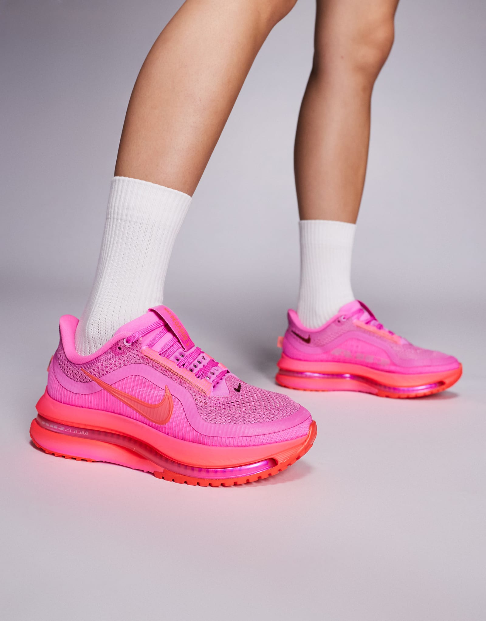 Кроссовки для бега премиум-класса Nike Pegasus розового цвета 42890₽