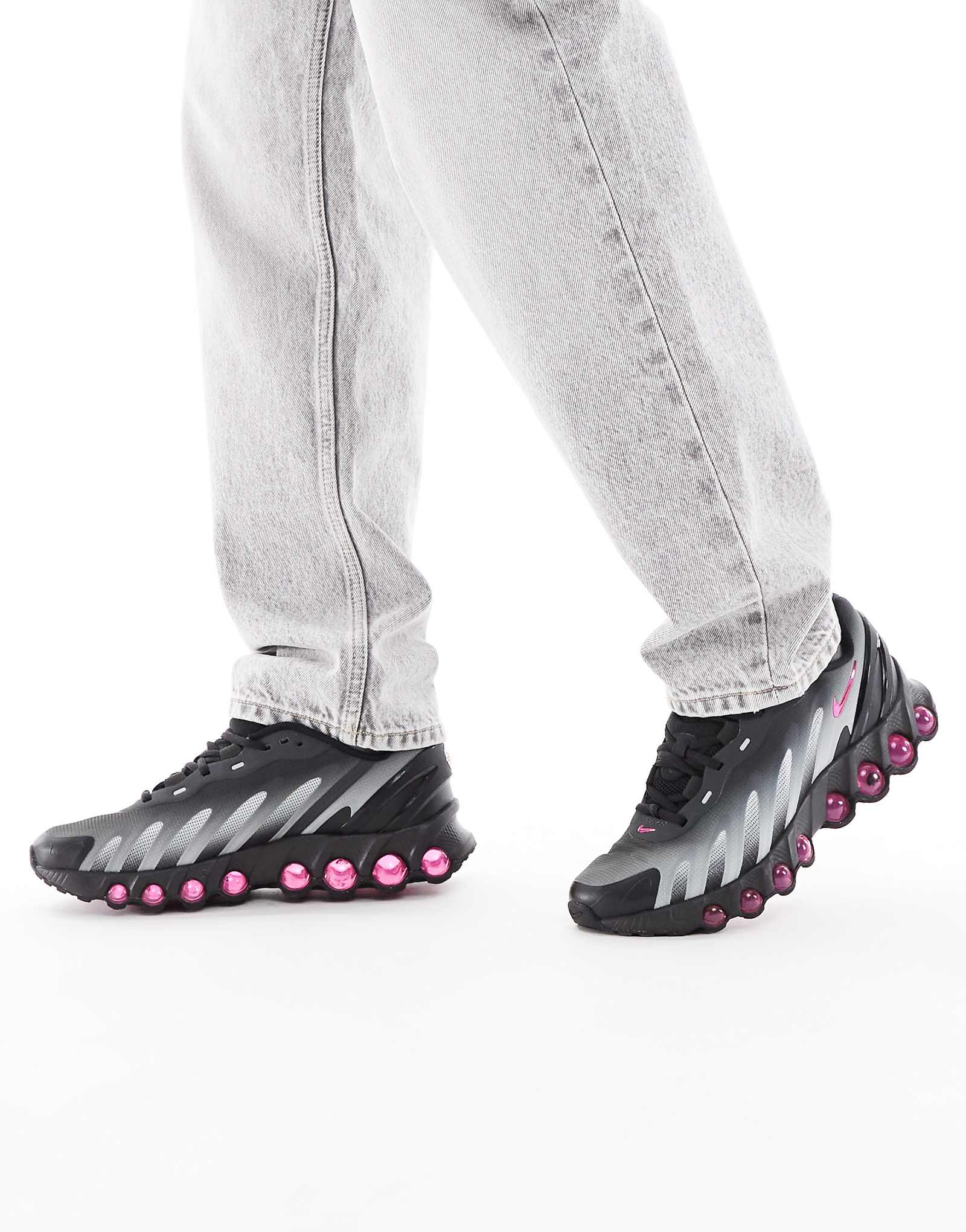 Кроссовки Nike Air Max DN8 серо-розового цвета 38790₽