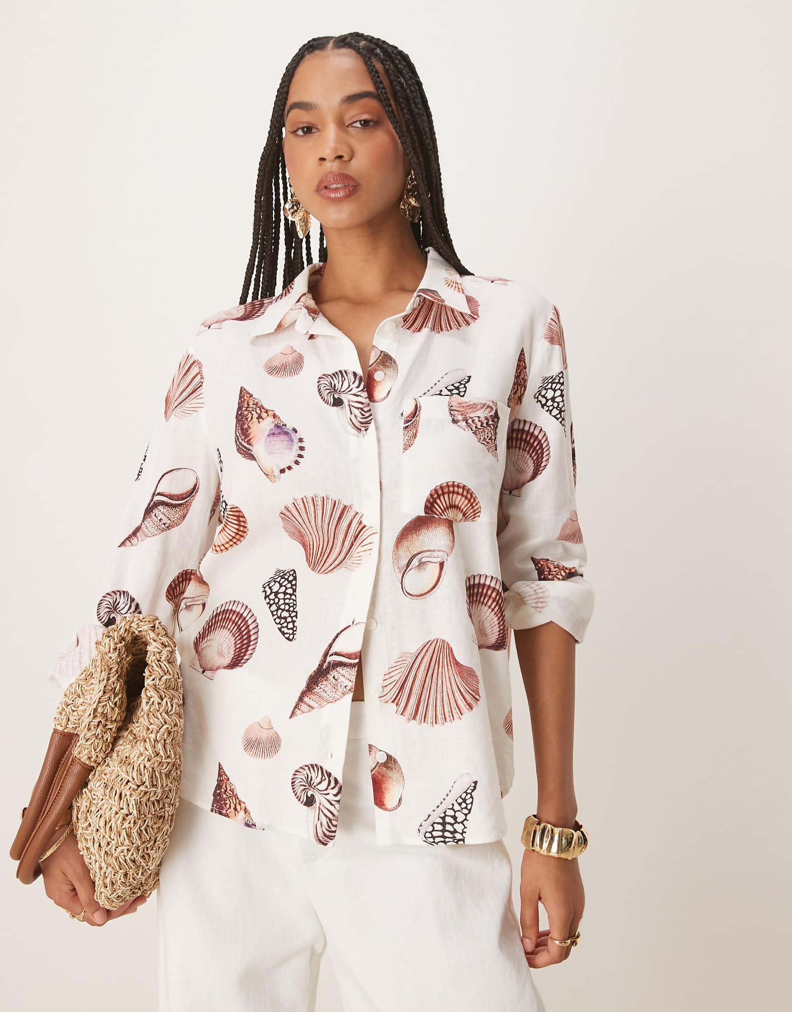 Рубашка с принтом в виде ракушек нейтрального цвета - часть комплекта