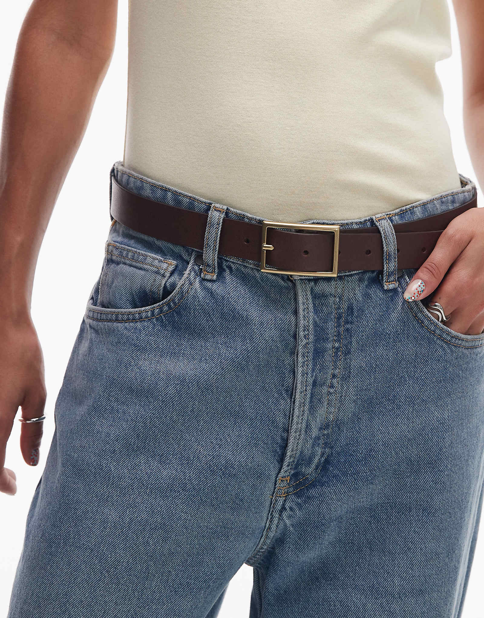 Кожаный ремень Levis с прямоугольной пряжкой коричневого цвета 12490₽