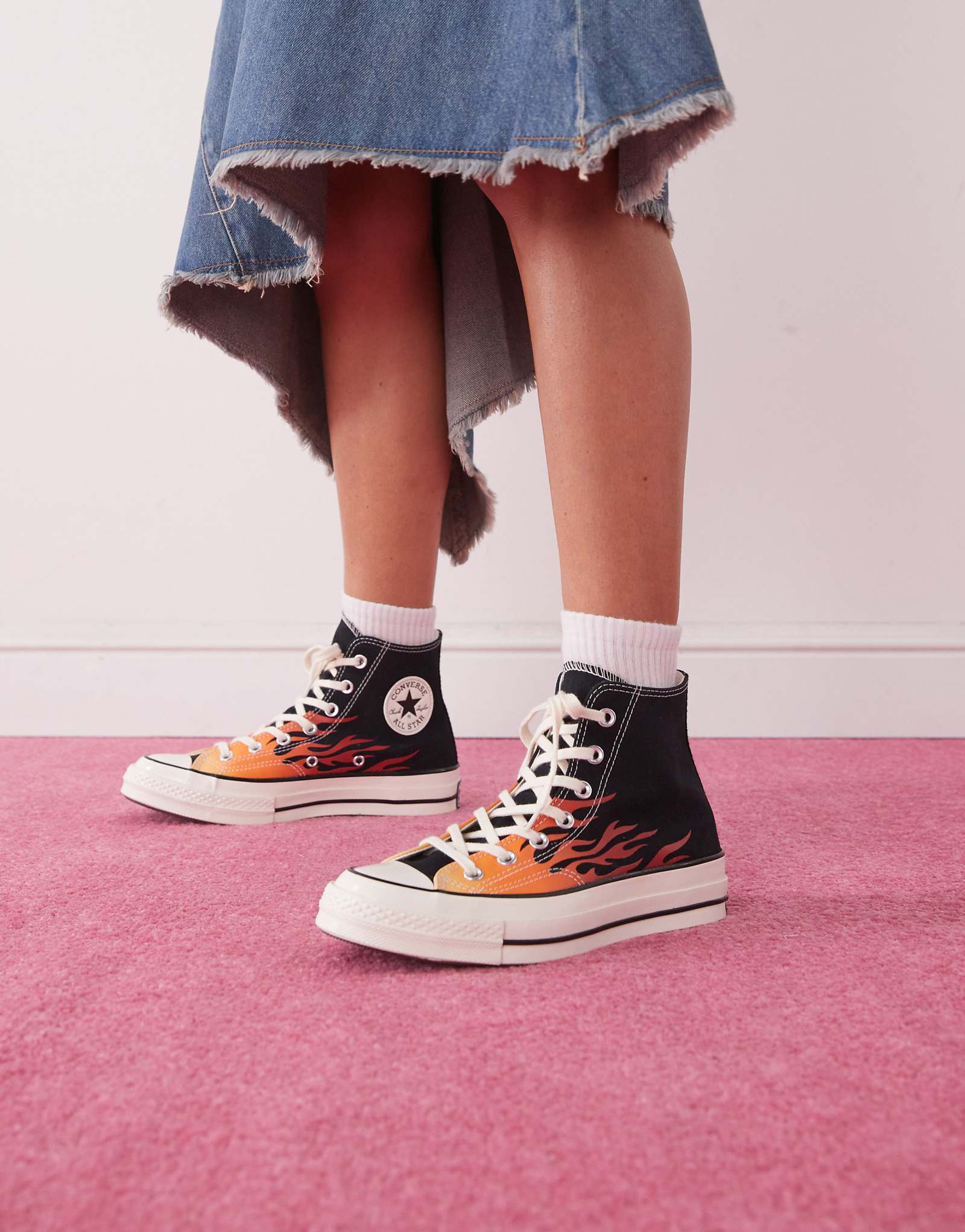 Кроссовки Converse Chuck 70 черного цвета с огненной отделкой 13190₽