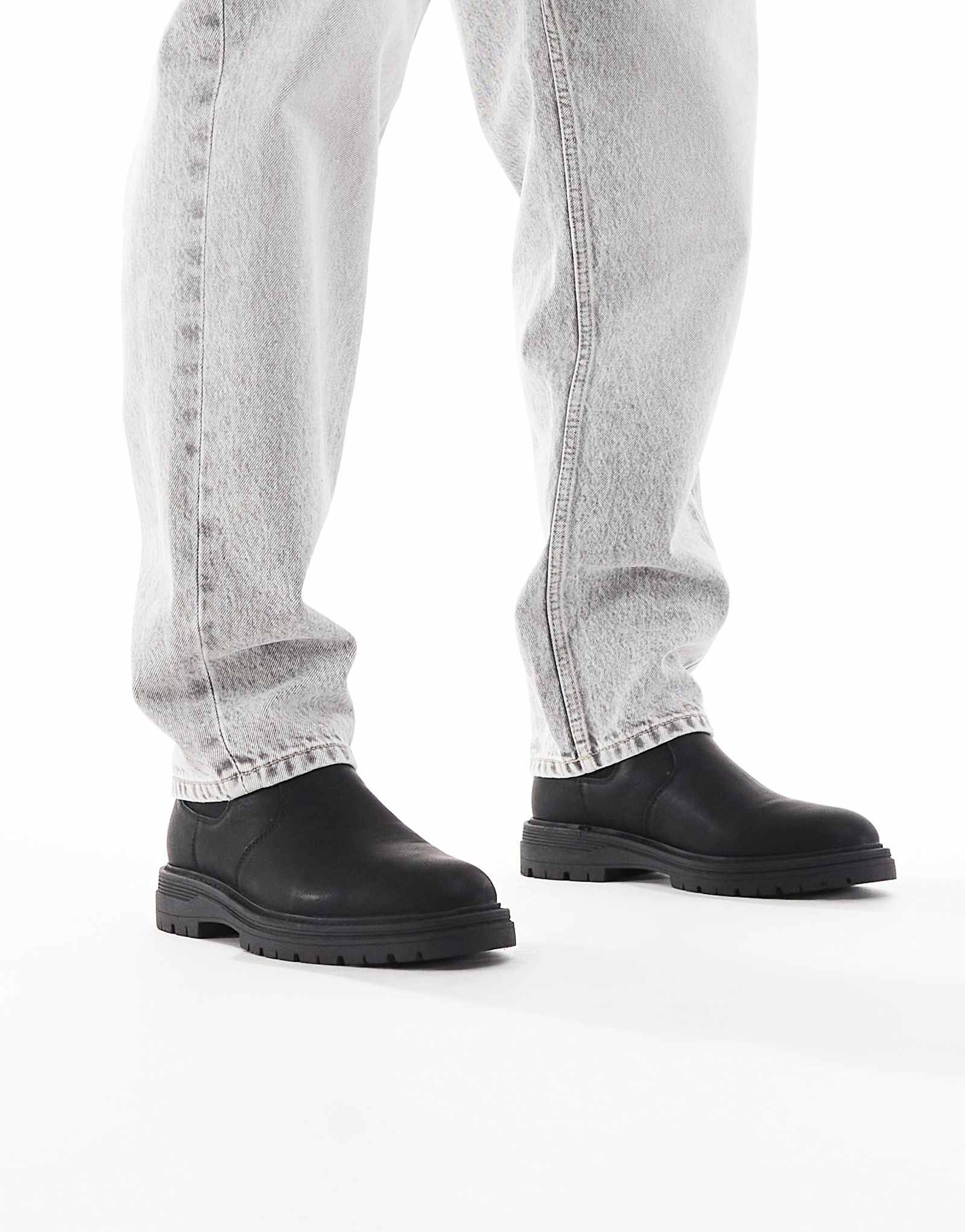 Массивные ботинки челси от schuh Dion черного цвета 15890₽