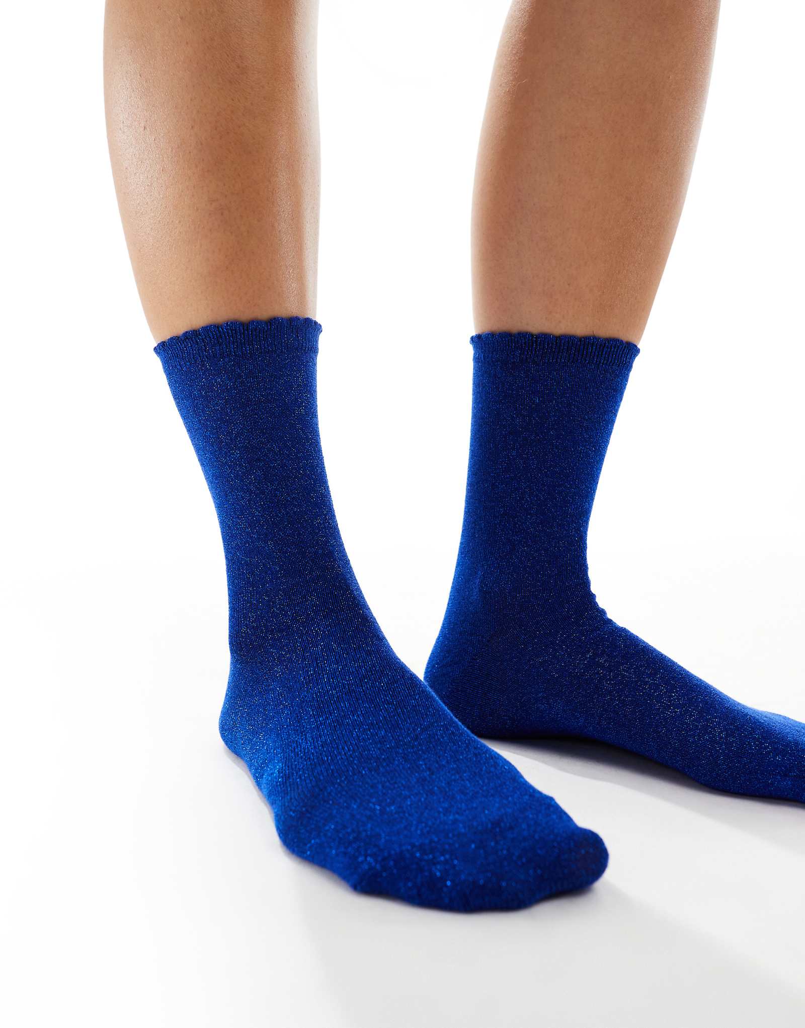 Кусочки блестящих носков темно-синего цвета 1990₽