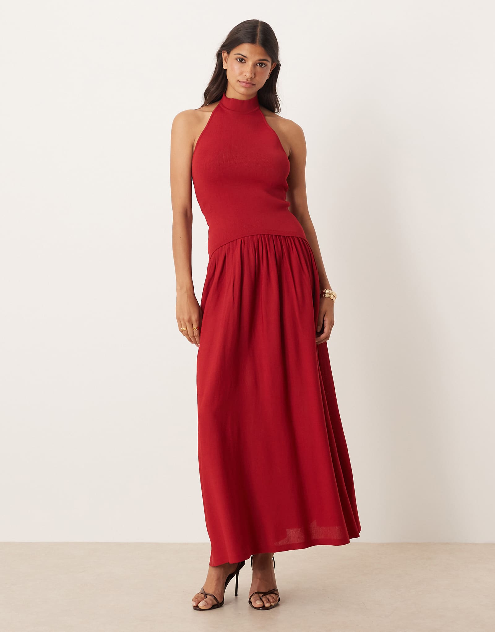 Красное макси-платье Mango на бретельках с заниженной талией 12990₽