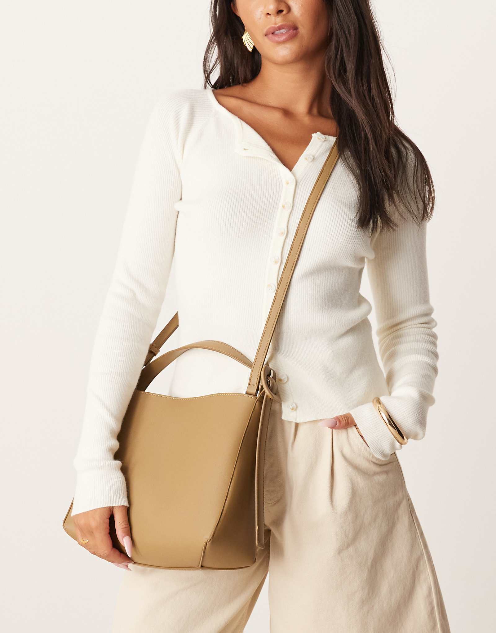 Сумка через плечо из искусственной кожи Mango карамельного цвета 13690₽