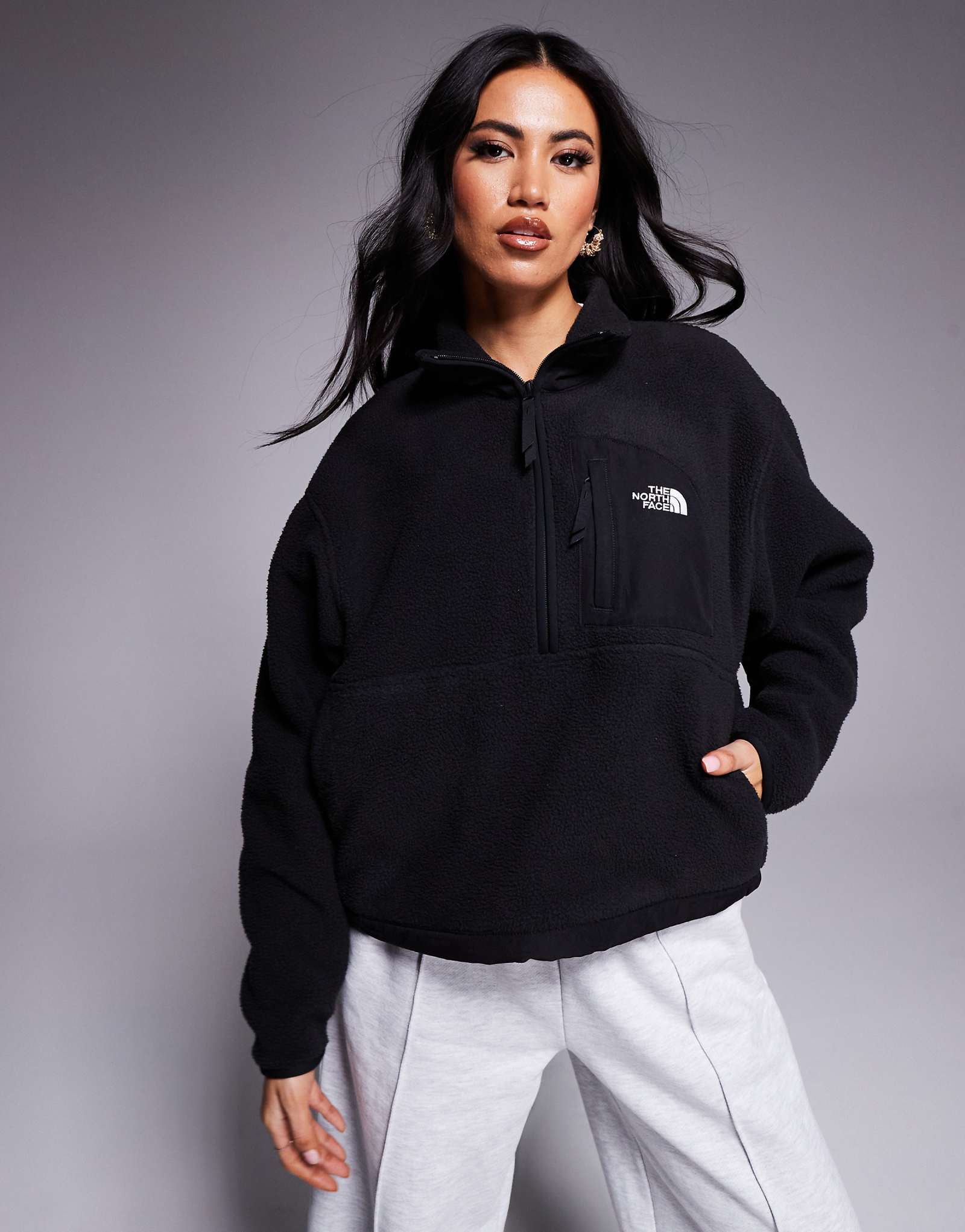 Черная куртка на молнии The North Face Yumiori 24490₽