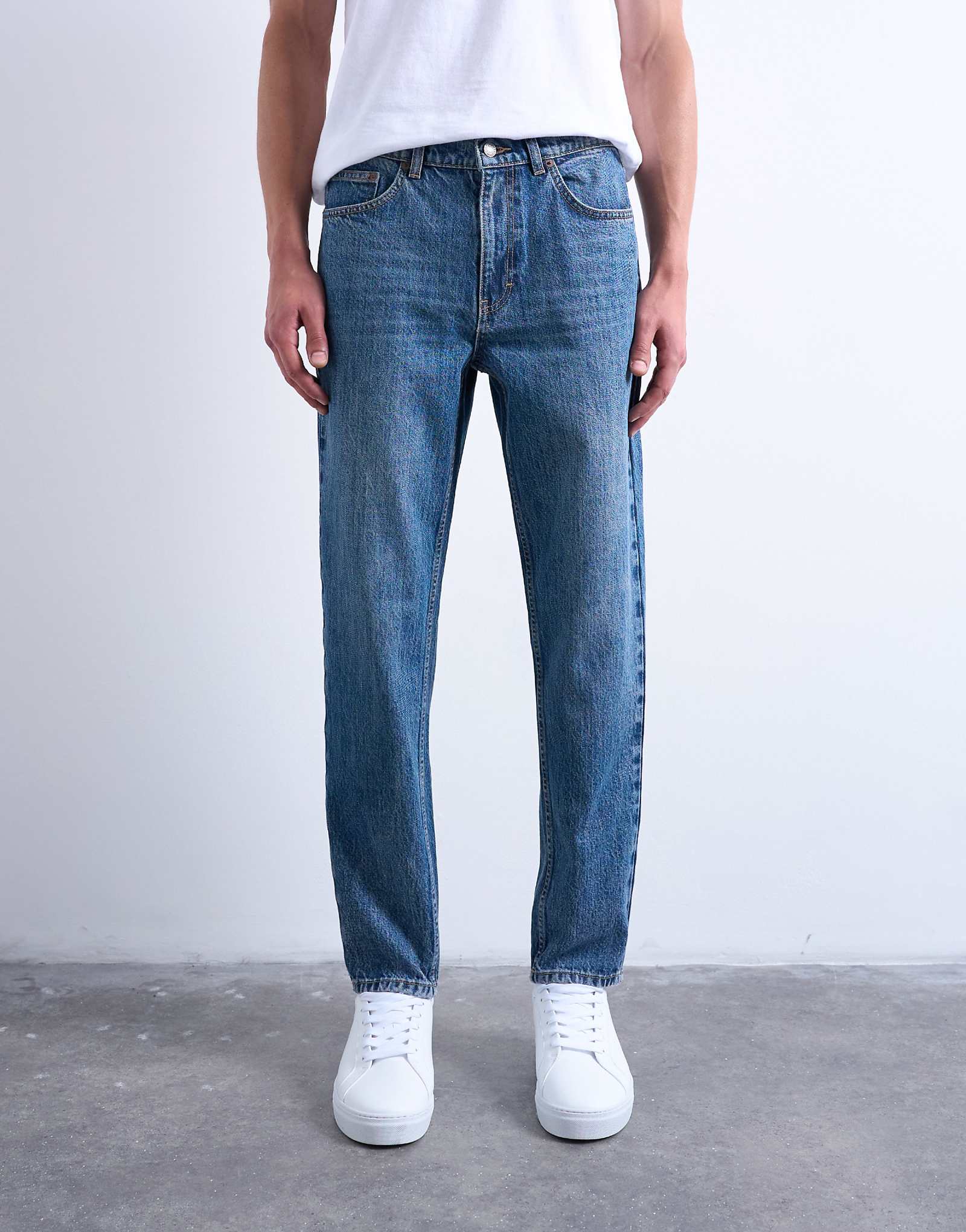Джинсы Topman rigid taper jean в средней стирке 14290₽