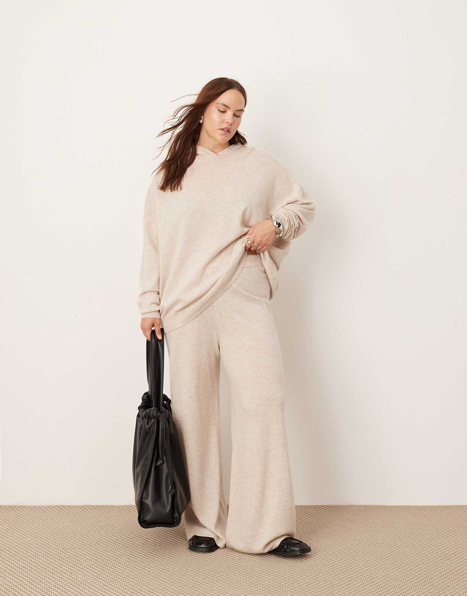 Широкие трикотажные брюки из кашемировой смеси премиум-класса ASOS EDITION Curve овсяного цвета - часть комплекта 21690₽