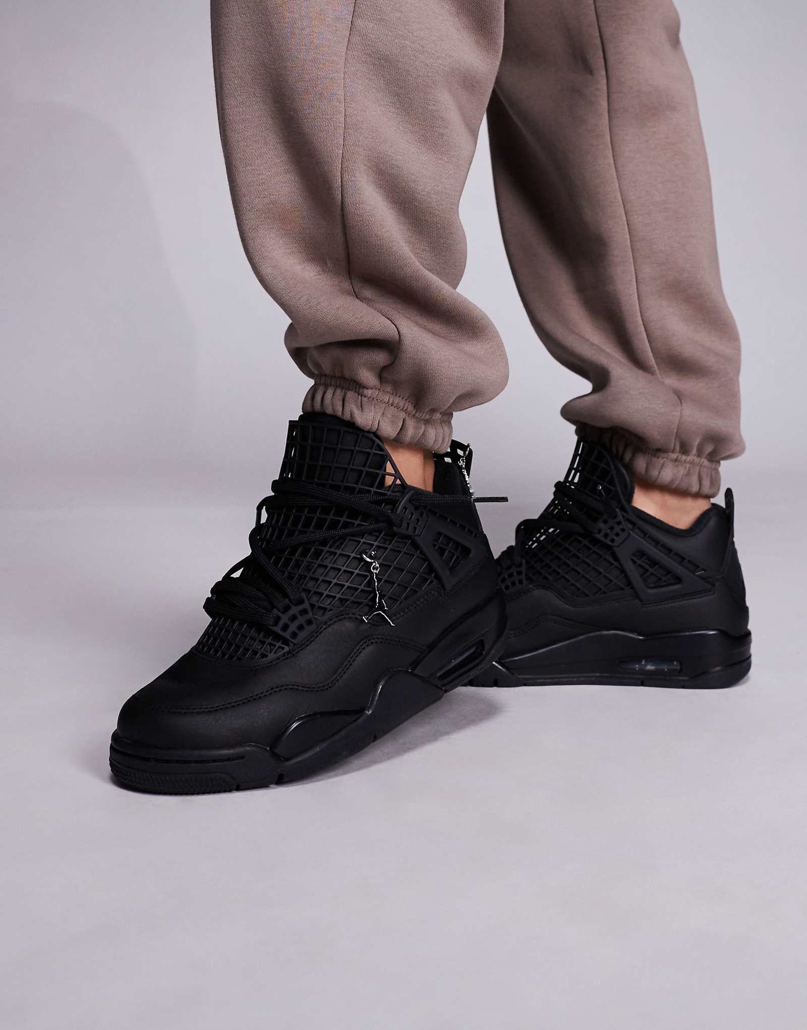 Кроссовки Nike Air Jordan 4 Net черного и серебристого цветов