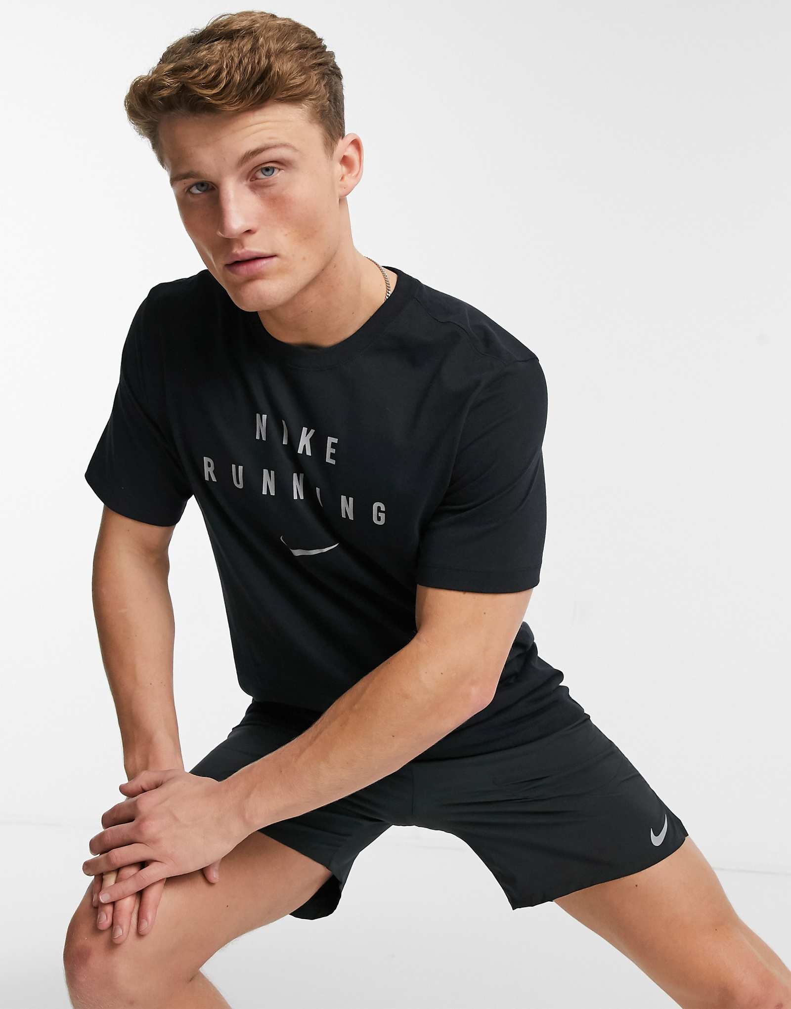 Футболка с логотипом Nike Running dry черного цвета 4090₽